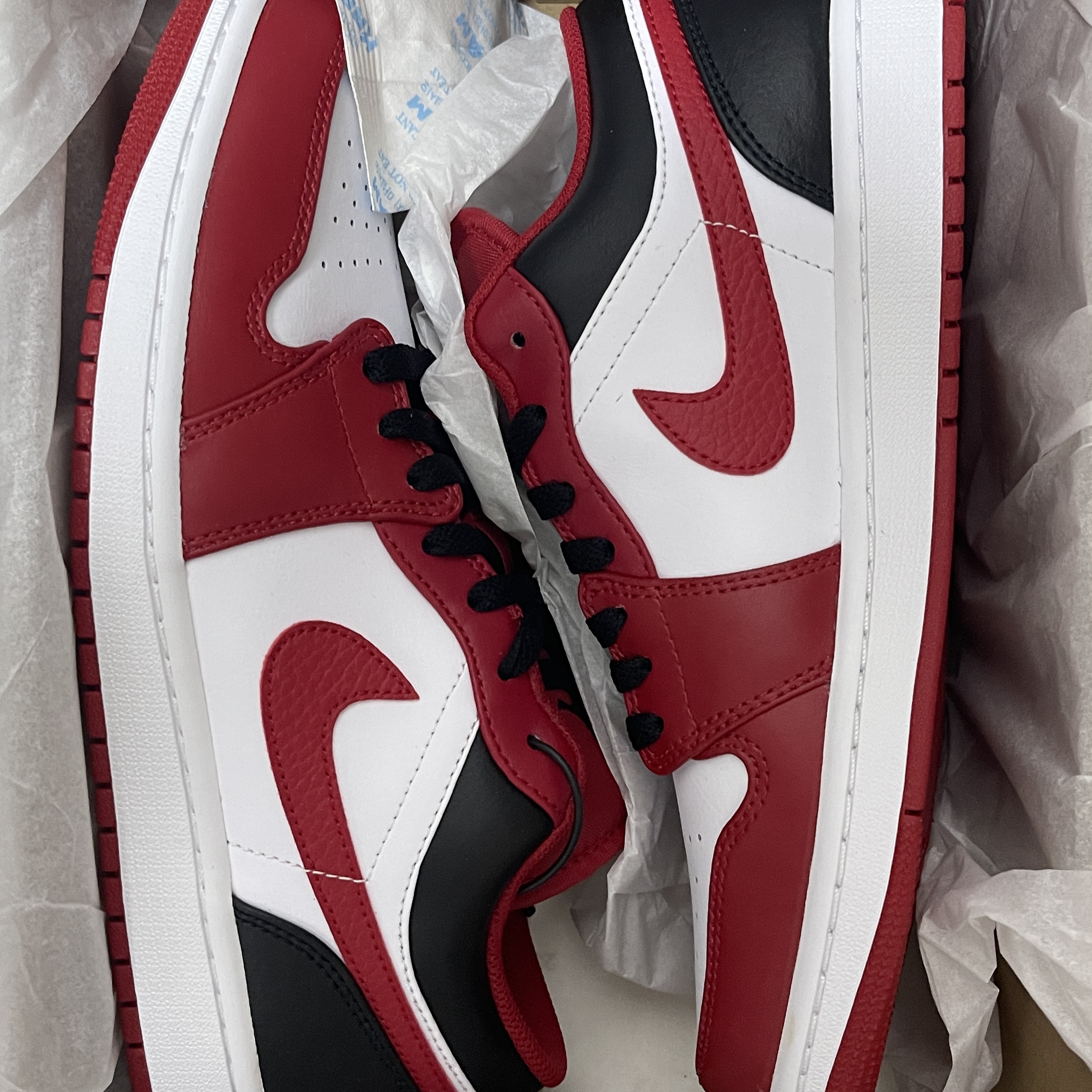 Jordan 1 Low White Gym Red Black 착용 스타일