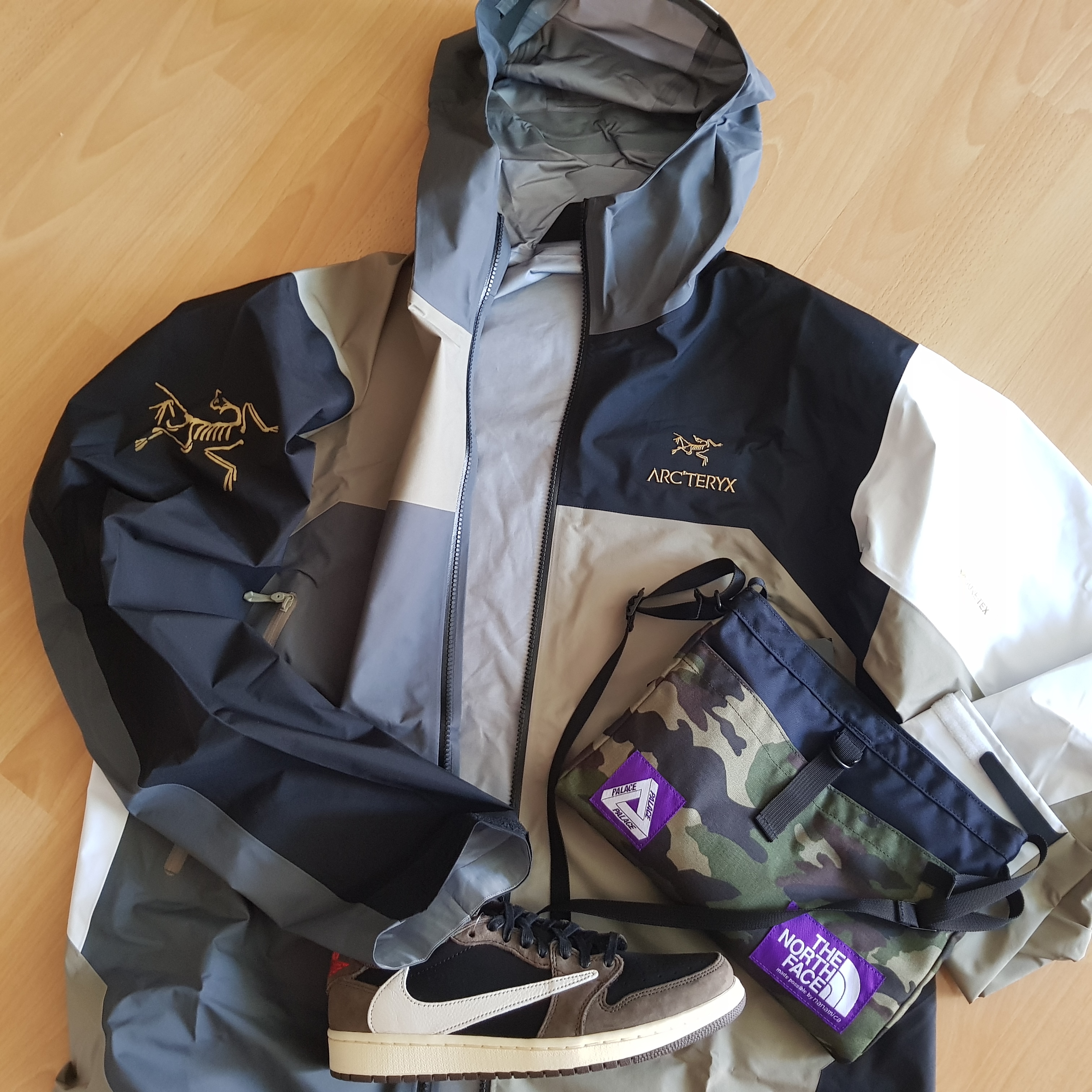 Arc'teryx x Beams Dimensions Beta Jacket Multi, Jordan 1 x Travis Scott Retro Low OG SP Mocha 착용 스타일
