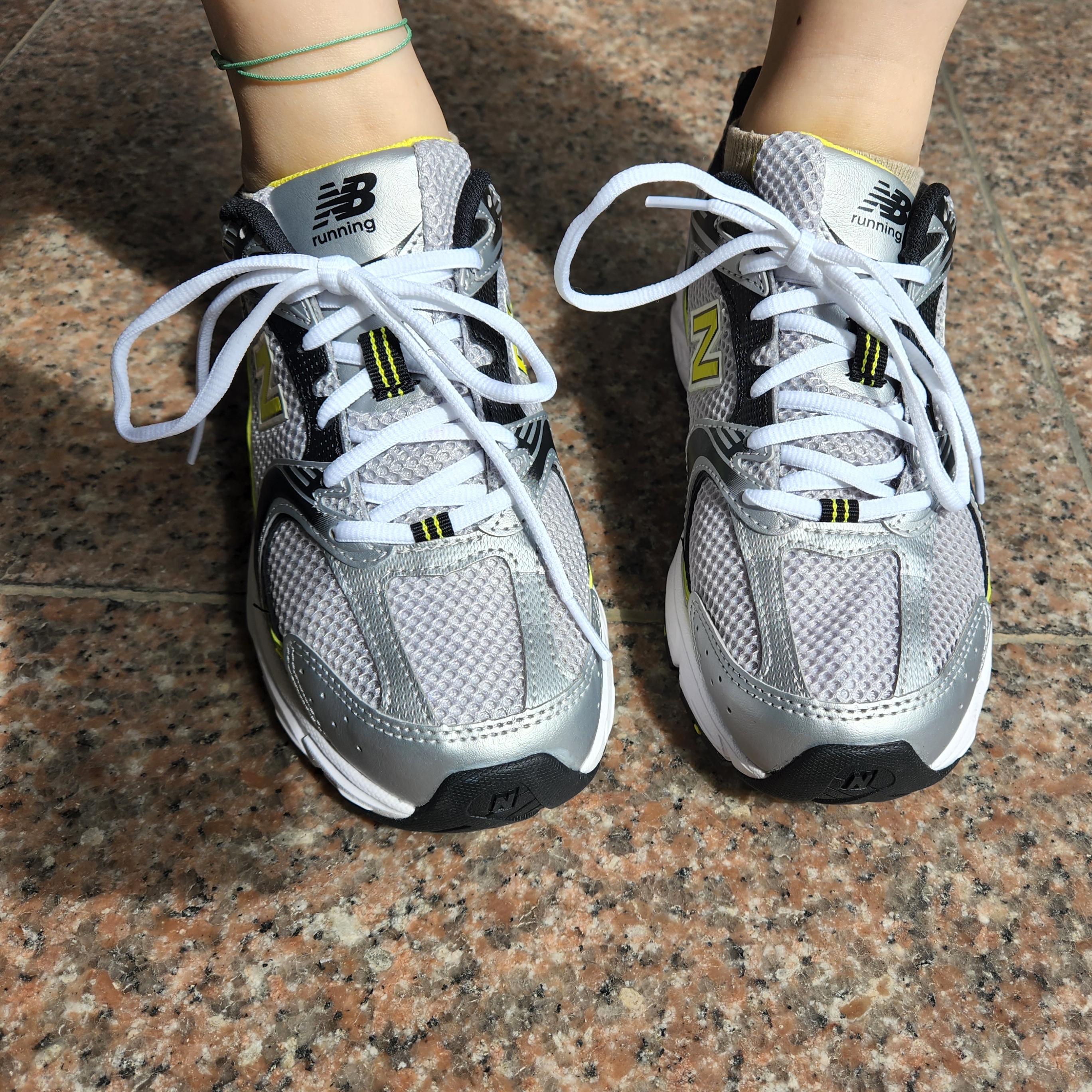 New Balance 530 Silver 착용 스타일 - 1