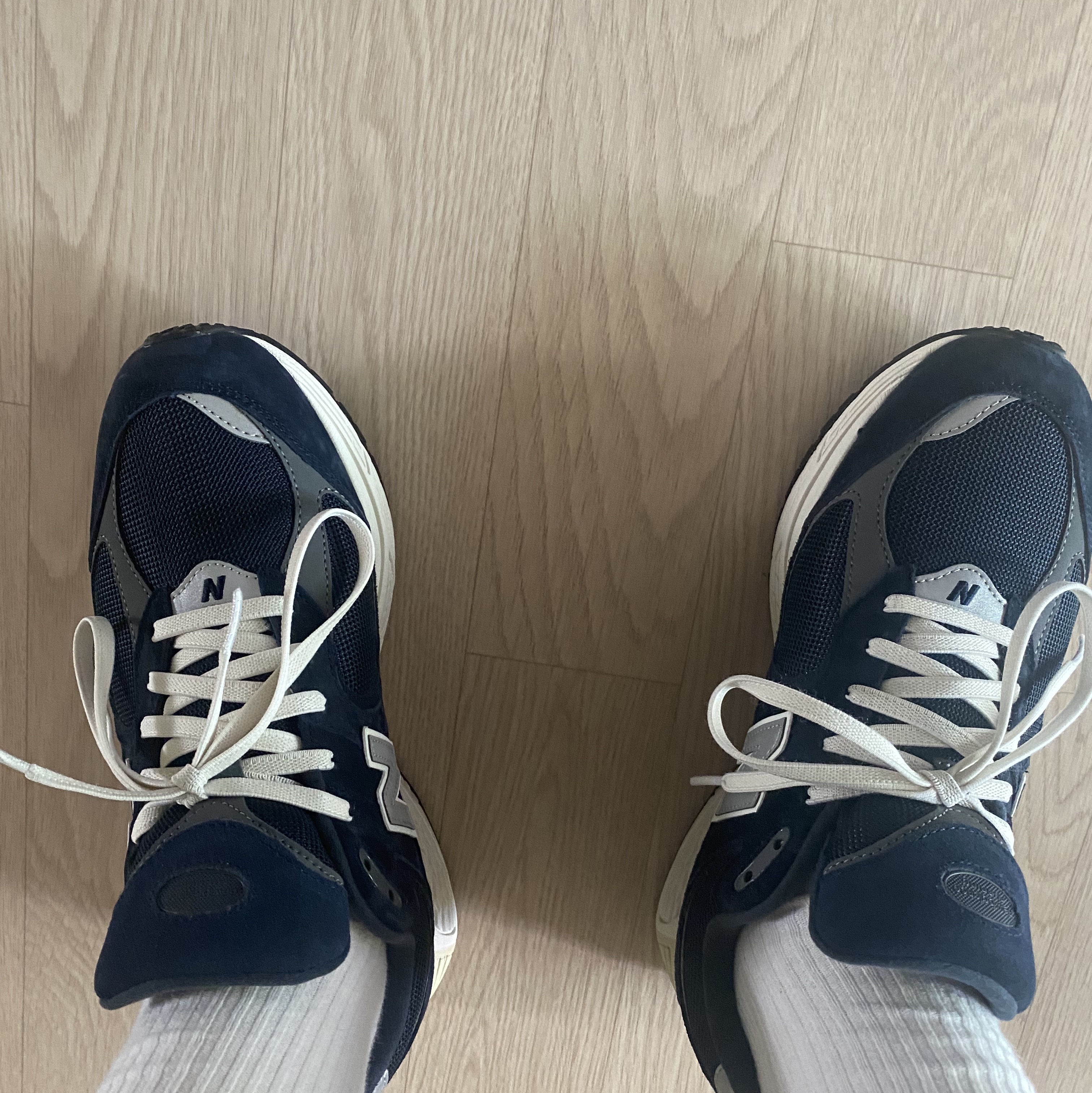 New Balance 2002R Eclipse Castlerock 착용 스타일 - 1