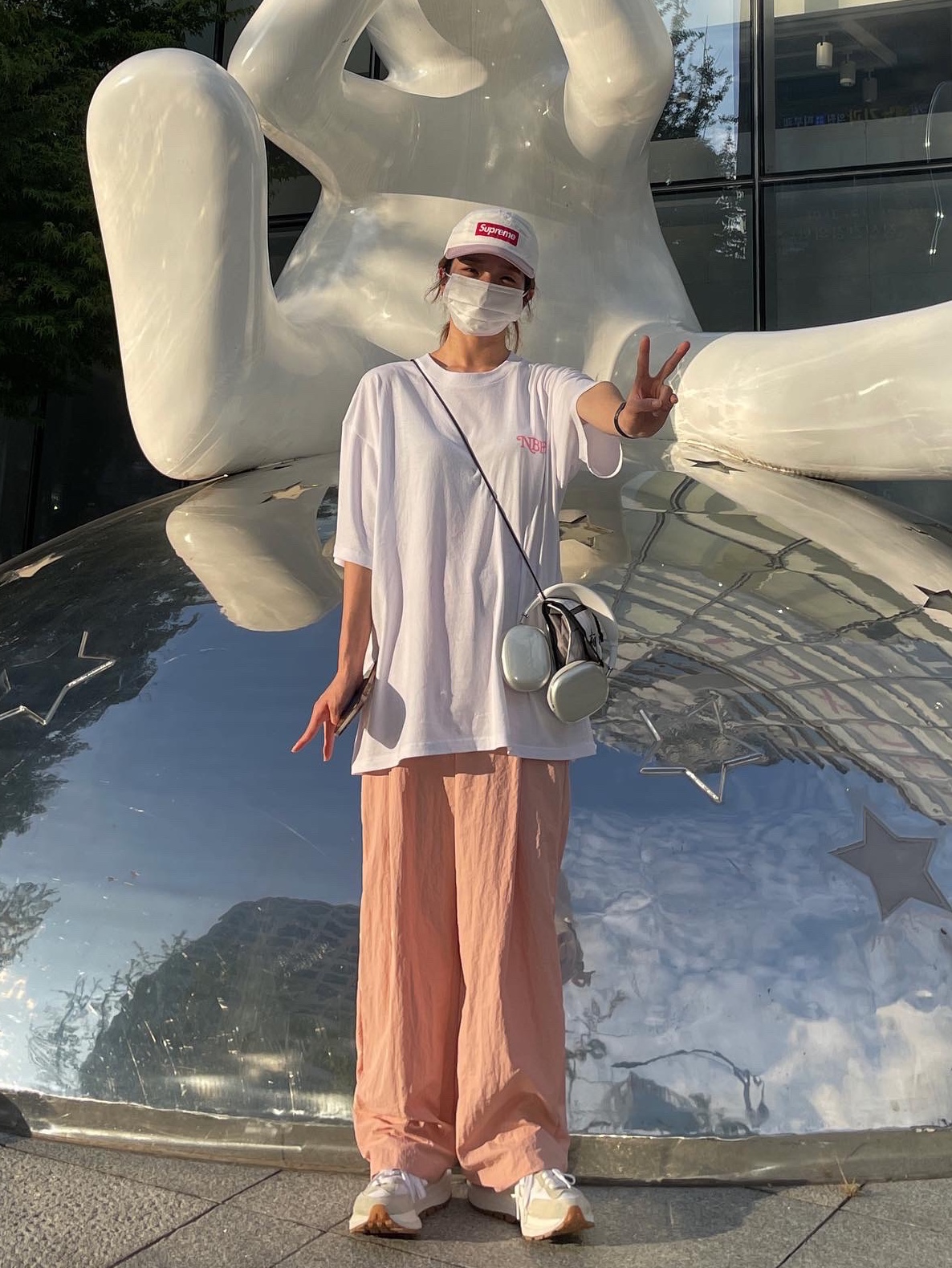 Nike x Sacai VaporWaffle White and Gum, Supreme 2-Tone Twill Camp Cap White - 22SS 착용 스타일 - 2