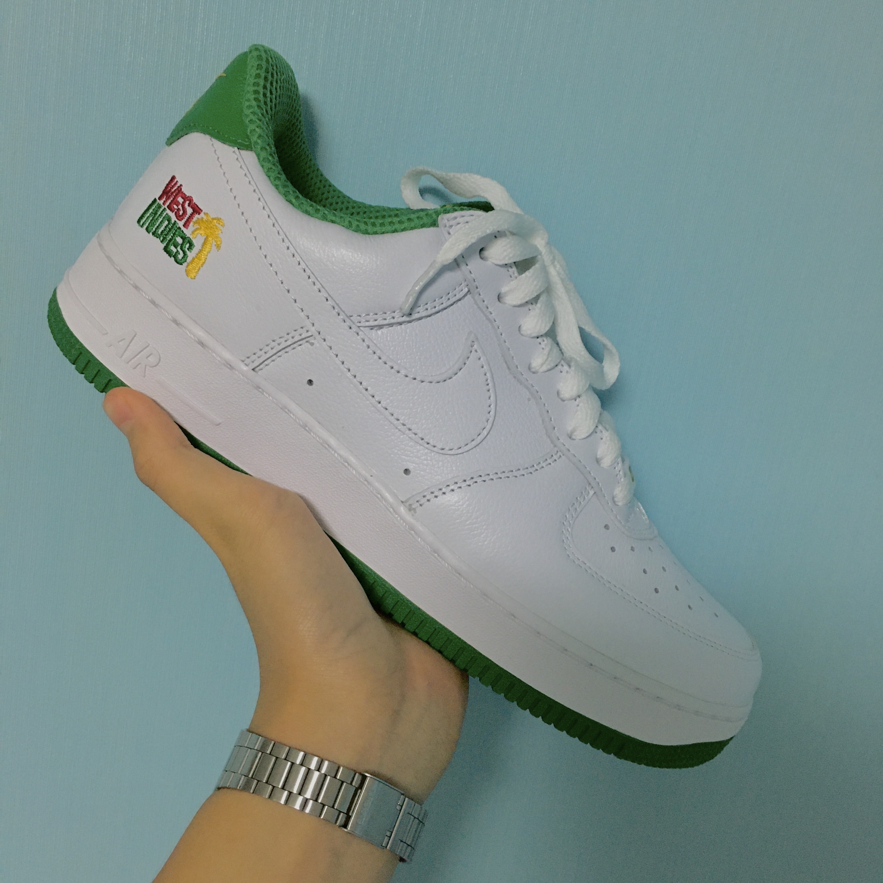 Nike Air Force 1 Low Retro QS West Indies Classic Green 착용 스타일 - 2