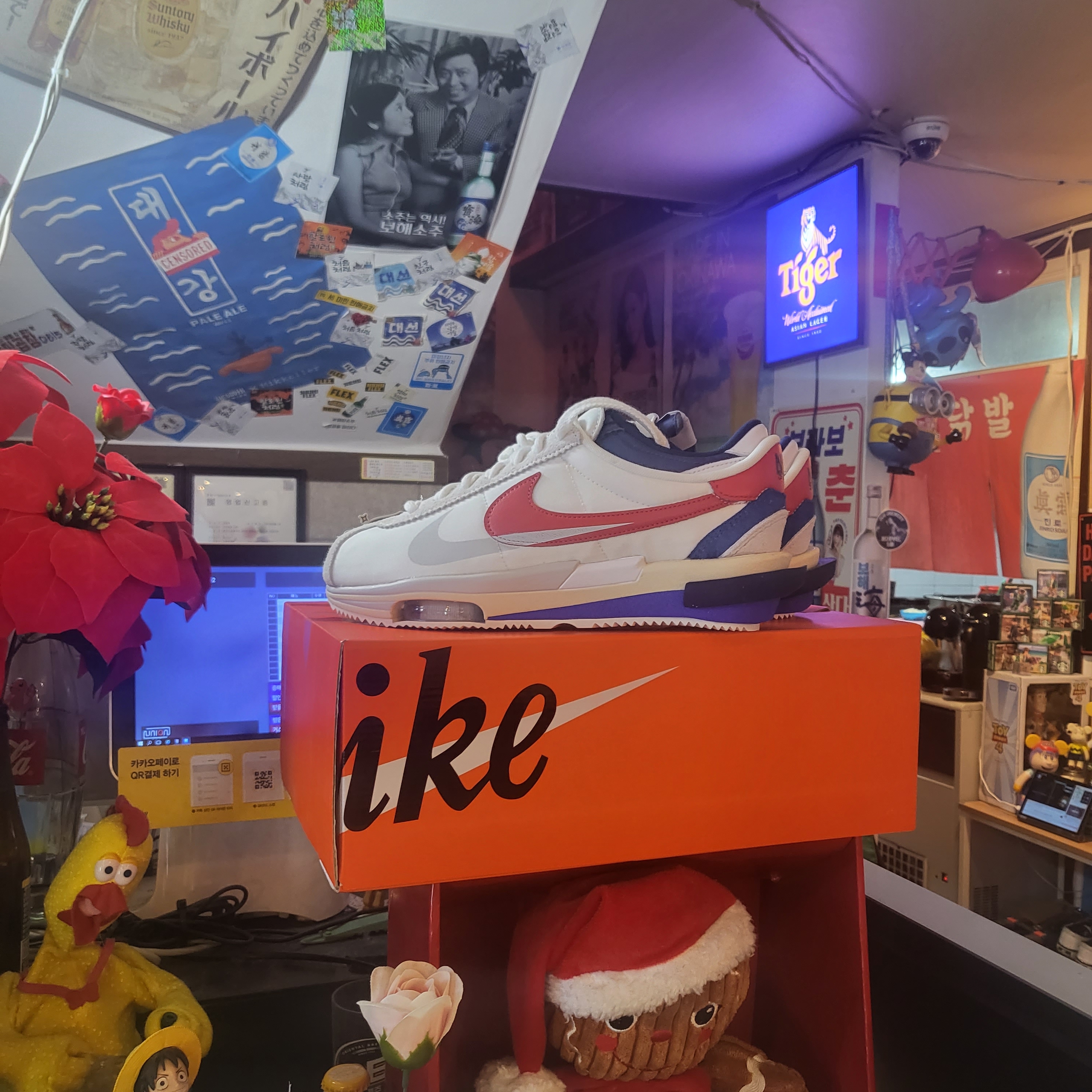 Nike x Sacai Zoom Cortez SP White and University Red 착용 스타일