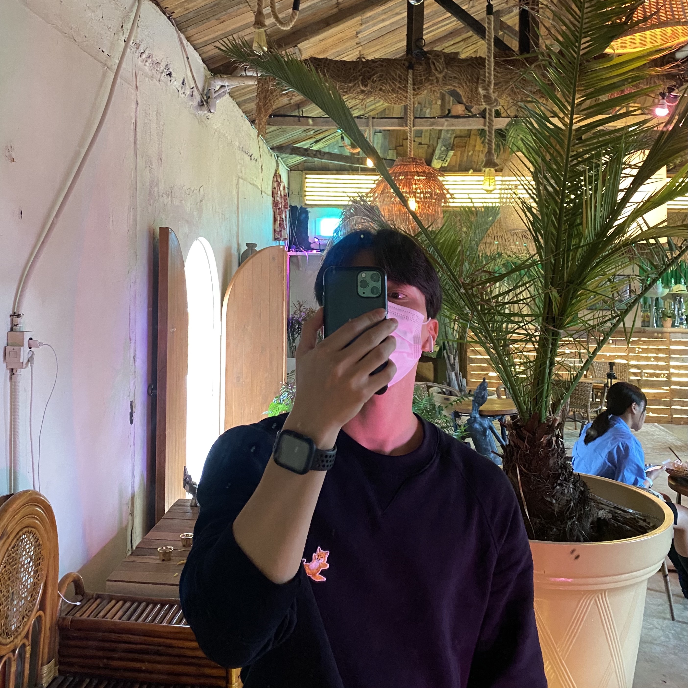 Maison Kitsune Chillax Fox Patch Classic Sweatshirt Black, Apple Watch Nike SE 44mm GPS Space Gray Aluminum Case with Nike Sport Band Anthracite Black (Korean Ver.) 착용 스타일