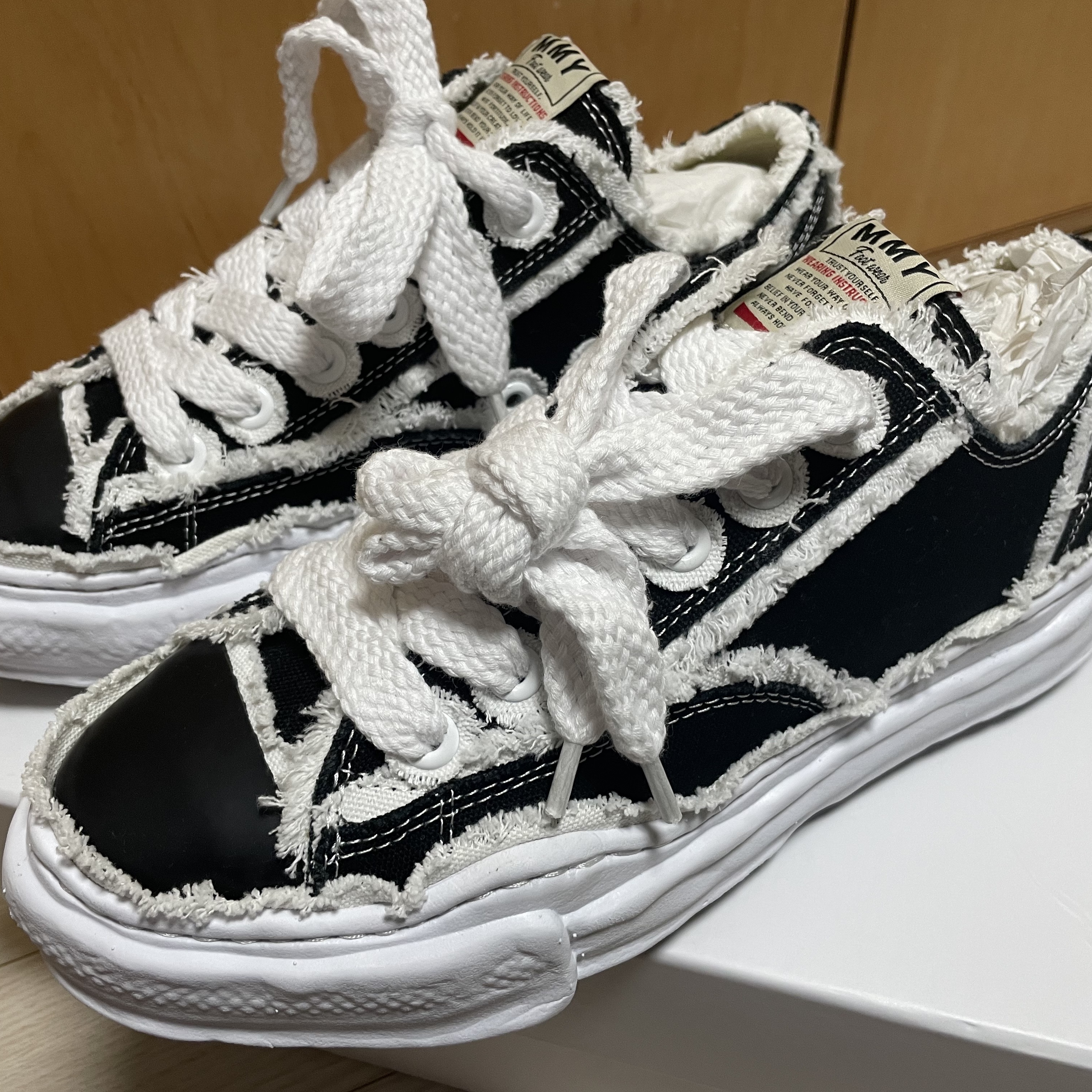 Maison Mihara Yasuhiro Peterson OG Sole OH Canvas Low-top Sneakers Black 착용 스타일