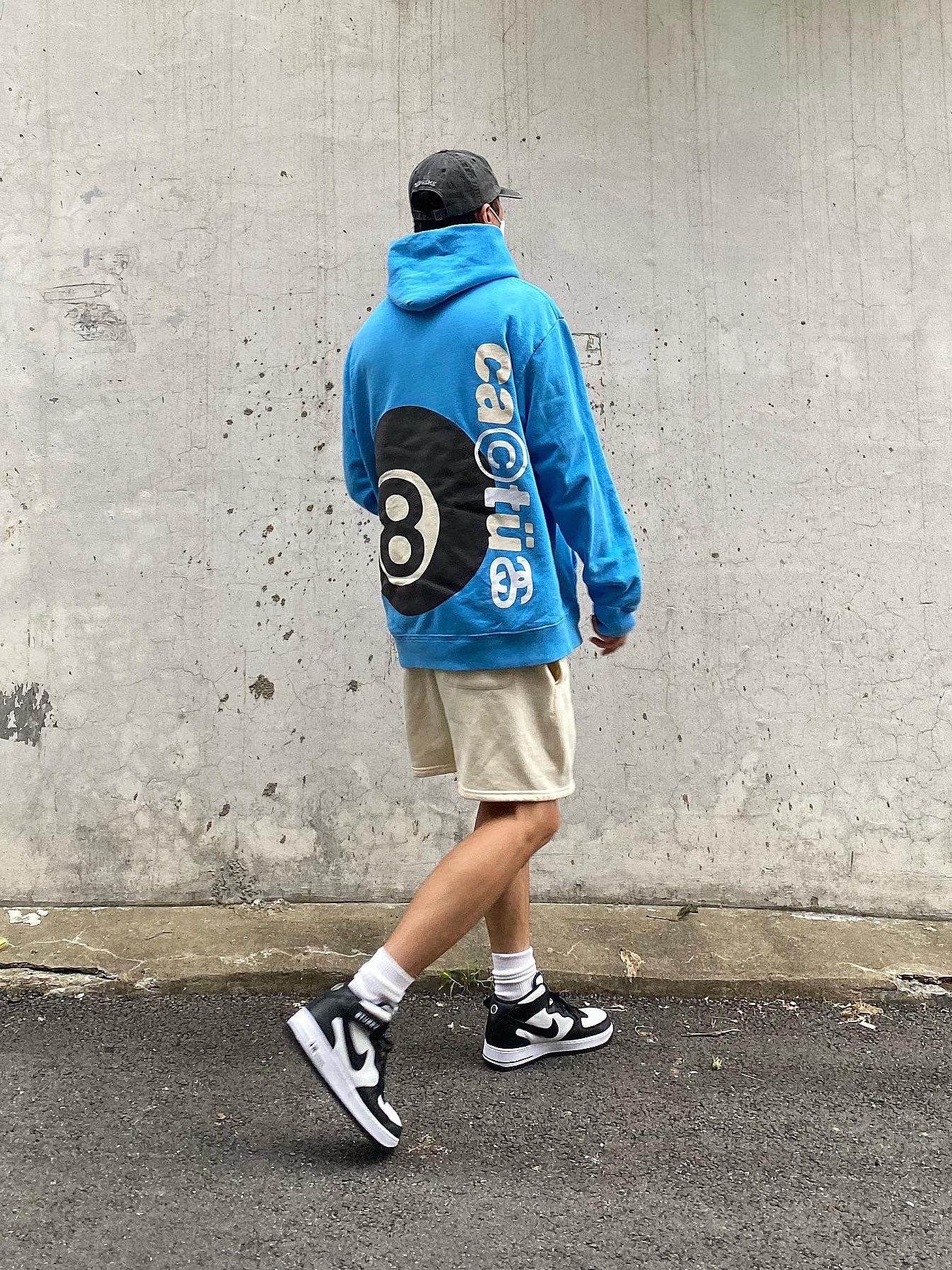 Stussy x Cactus Plant Flea Market 8 Ball Pigment Dyed Hoodie Blue, Nike x Stussy Air Force 1 '07 Mid SP Black and Light Bone 착용 스타일 - 1