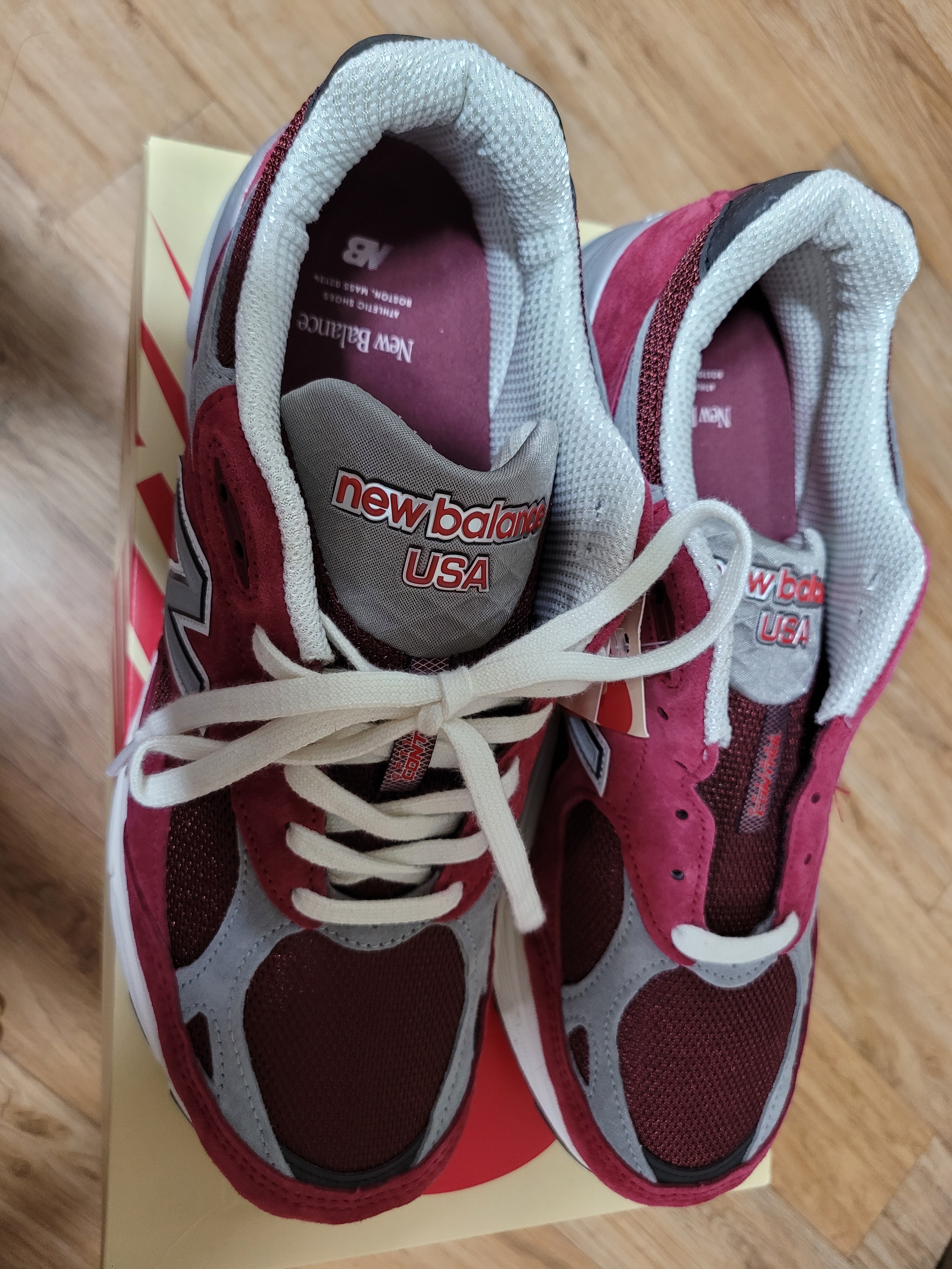 New Balance 990v3 Made in USA Scarlet Marblehead 착용 스타일