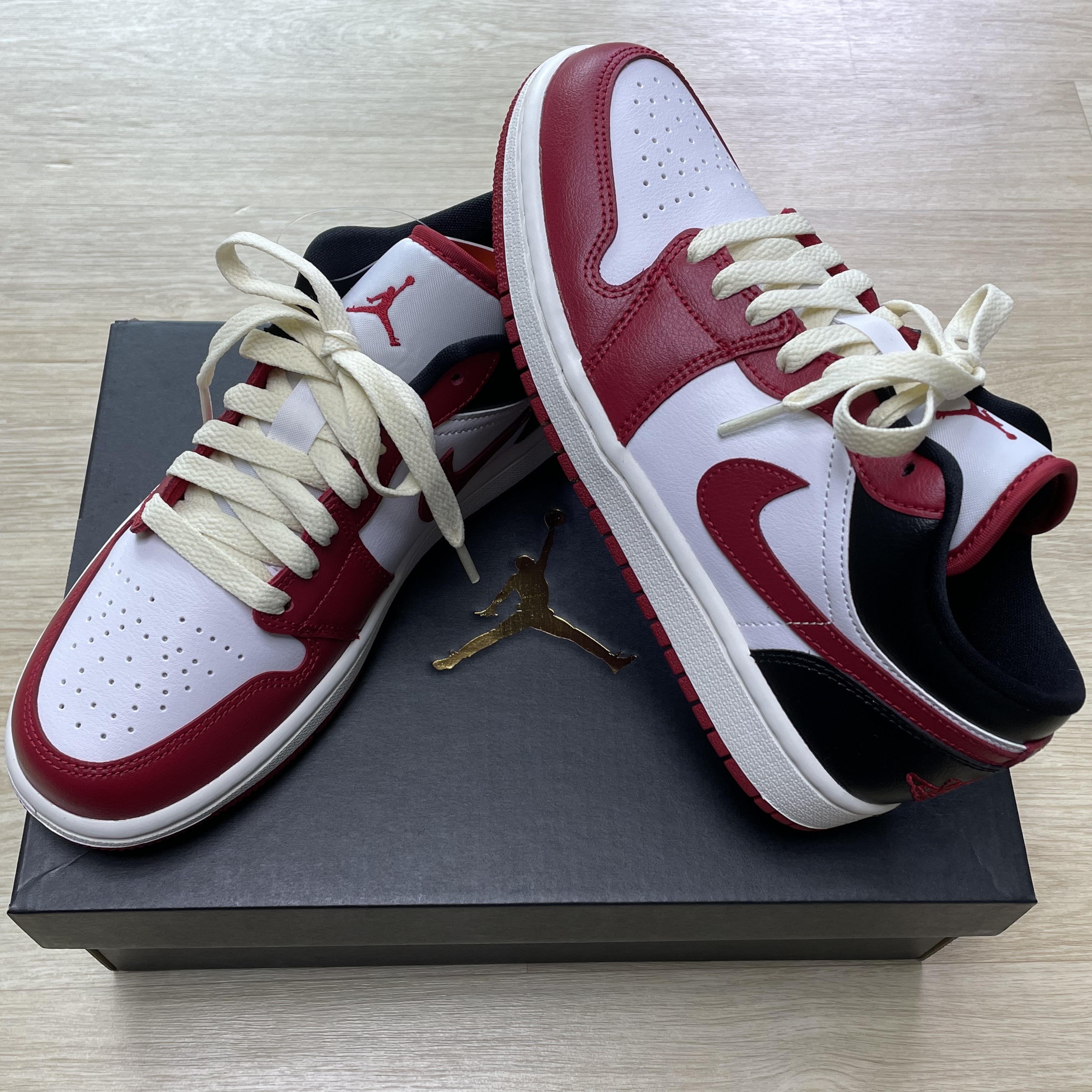 (W) Jordan 1 Low White Gym Red, Jordan 1 Low White Gym Red Black 착용 스타일 - 1