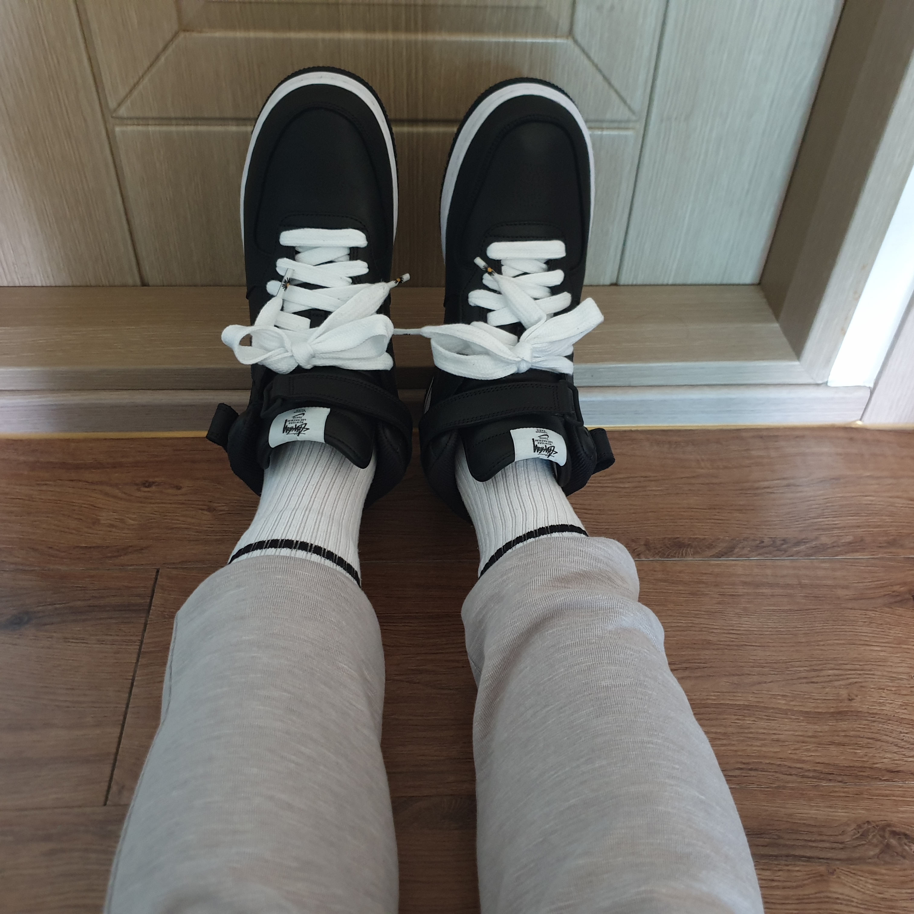 Nike x Stussy Air Force 1 '07 Mid SP Black 착용 스타일