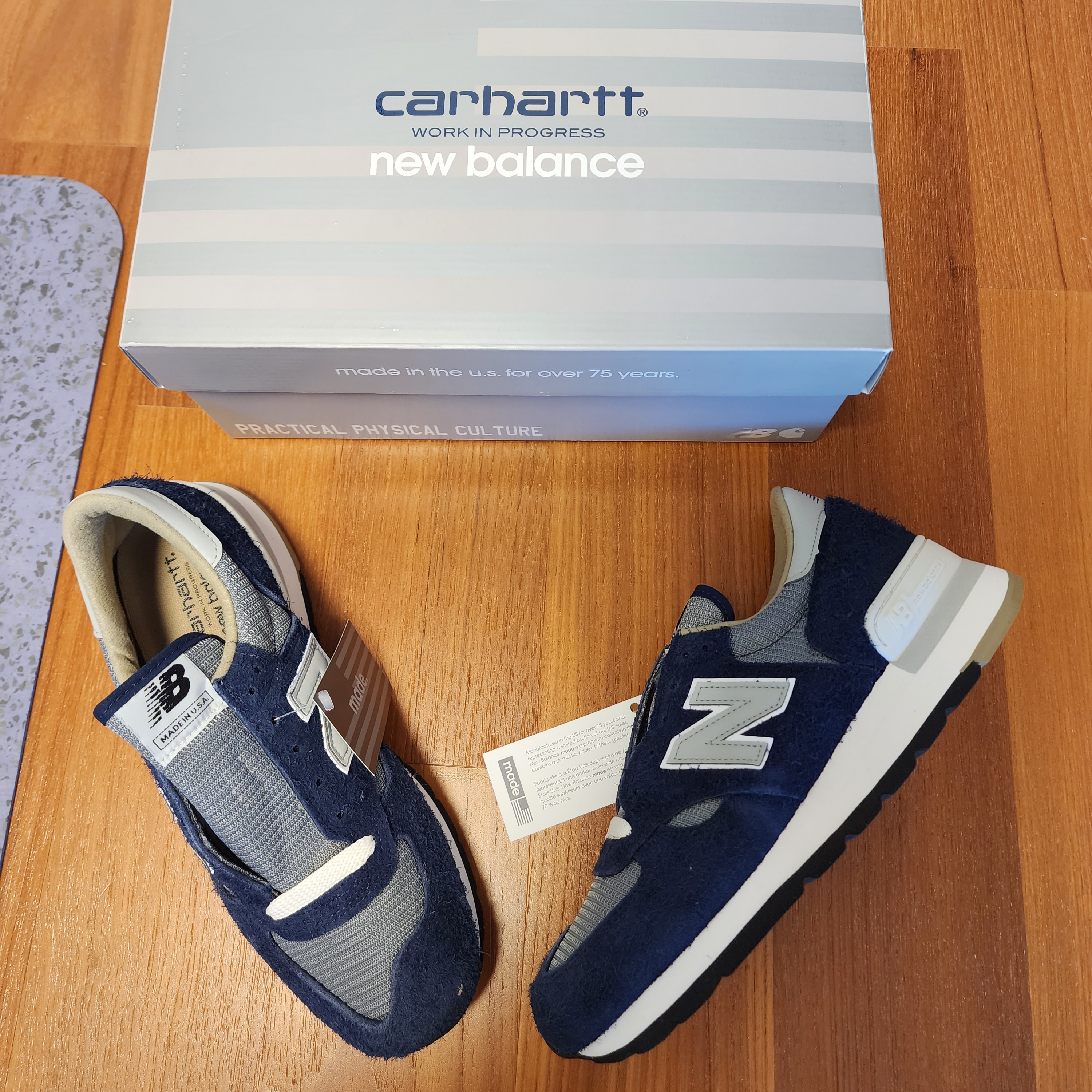 New Balance x Carhartt WIP 990v1 Made in USA Sculpture Center 착용 스타일 - 2