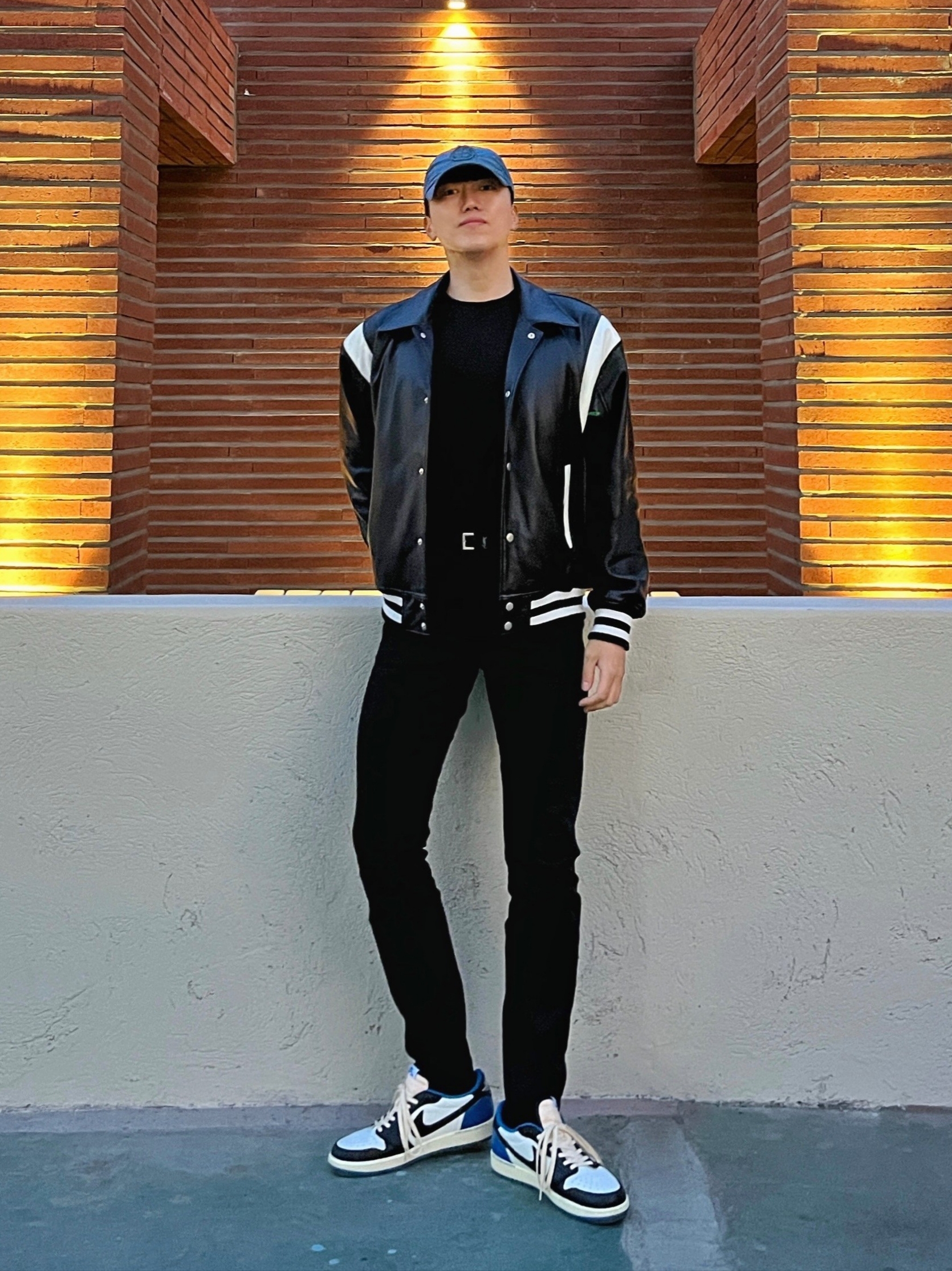 Jordan 1 x Travis Scott x Fragment Retro Low OG SP Military Blue, Stone Island 99576 Nylon Metal 6-Panel Cap Cobalt Blue - 21FW 착용 스타일