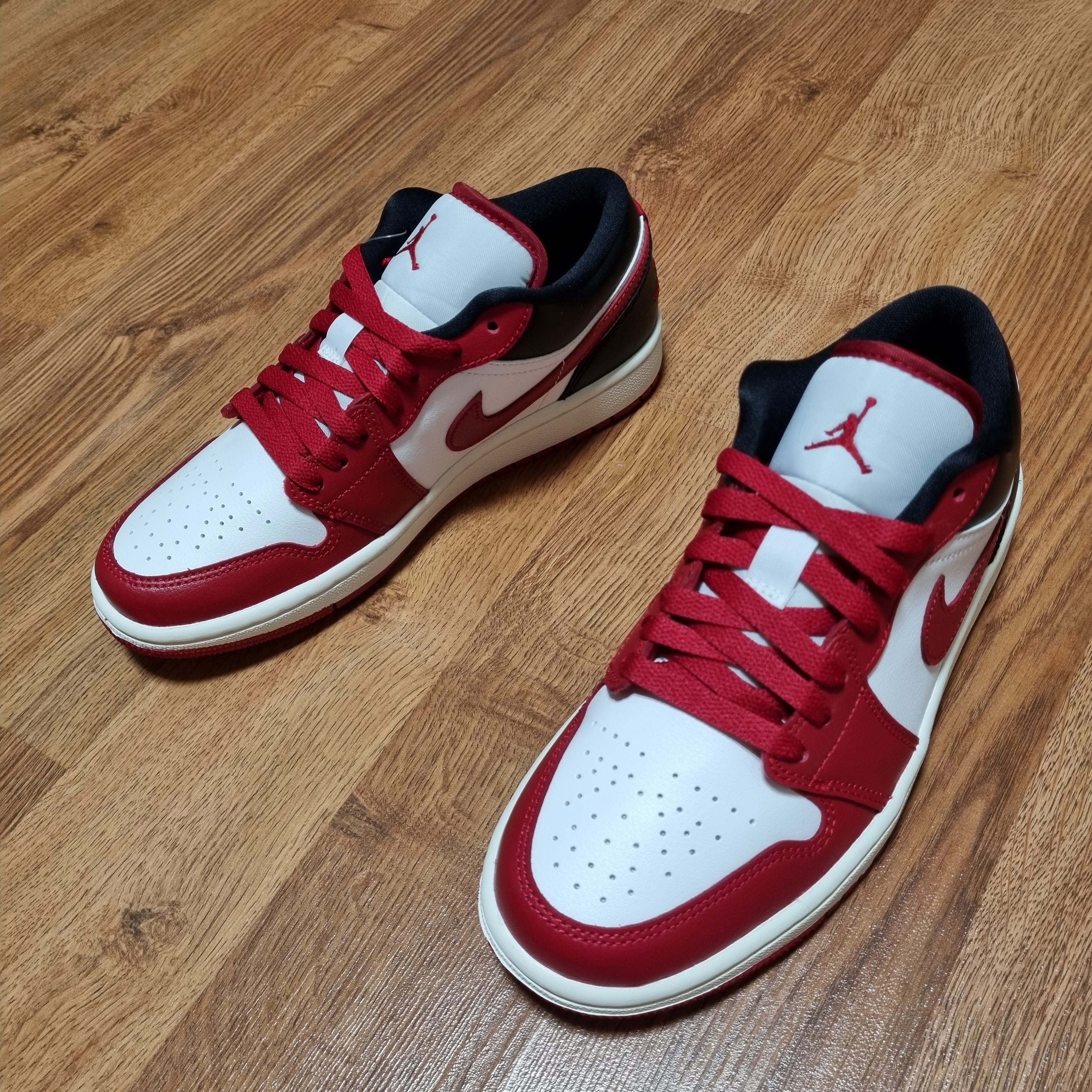 (W) Jordan 1 Low White Gym Red 착용 스타일 - 2
