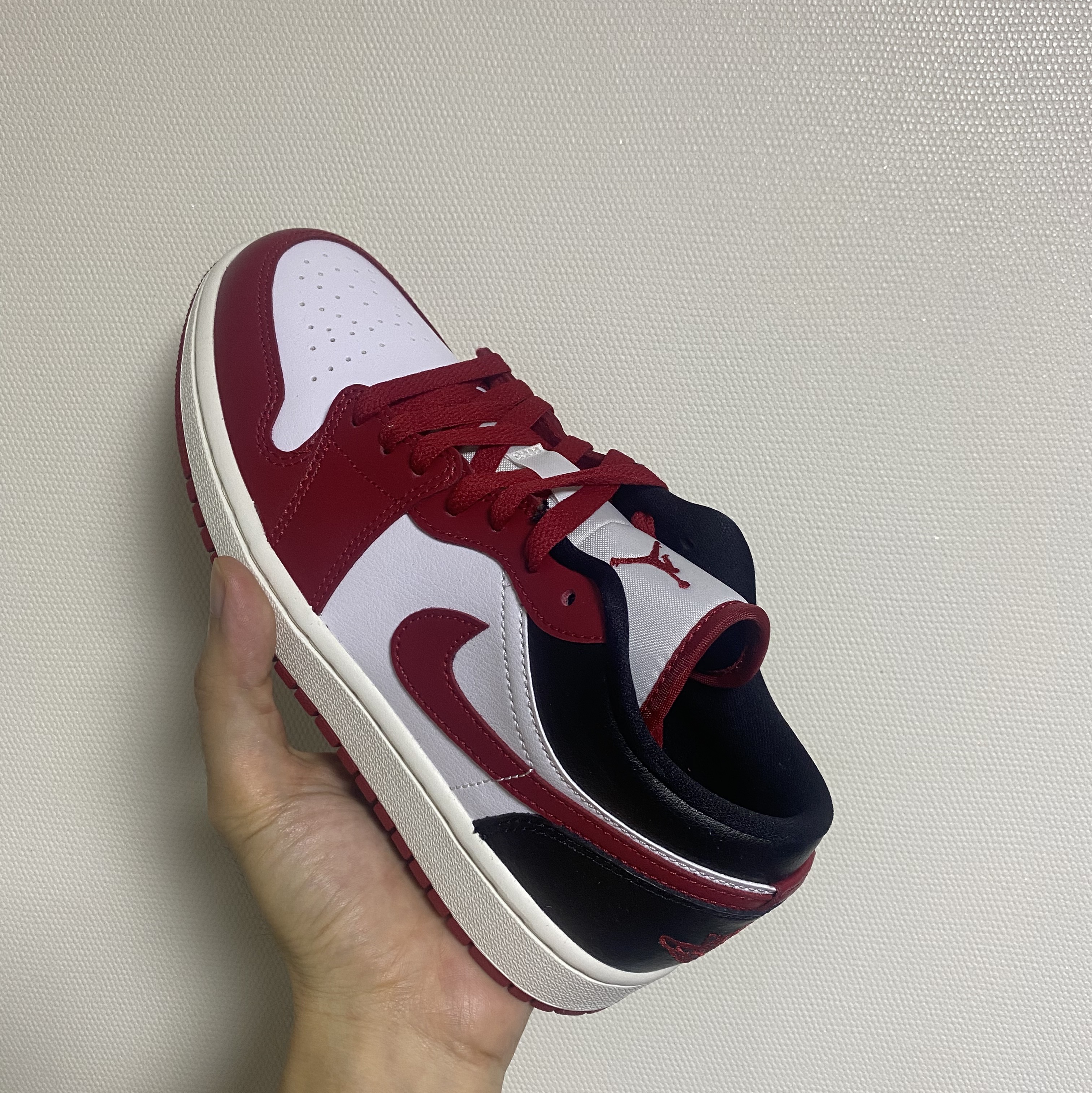 (W) Jordan 1 Low White Gym Red 착용 스타일