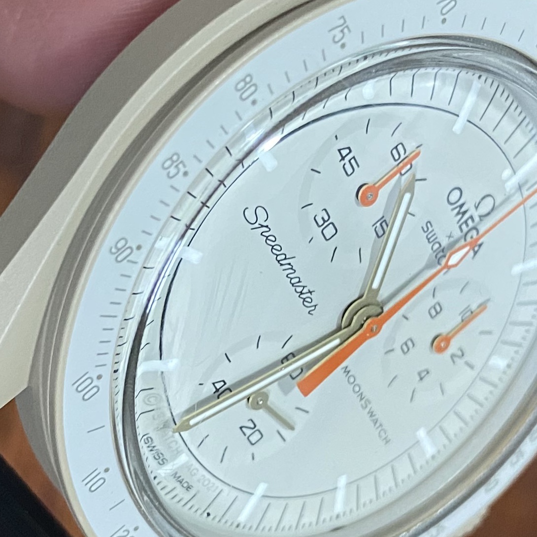 Swatch x Omega Bioceramic MoonSwatch Mission To Jupiter 착용 스타일