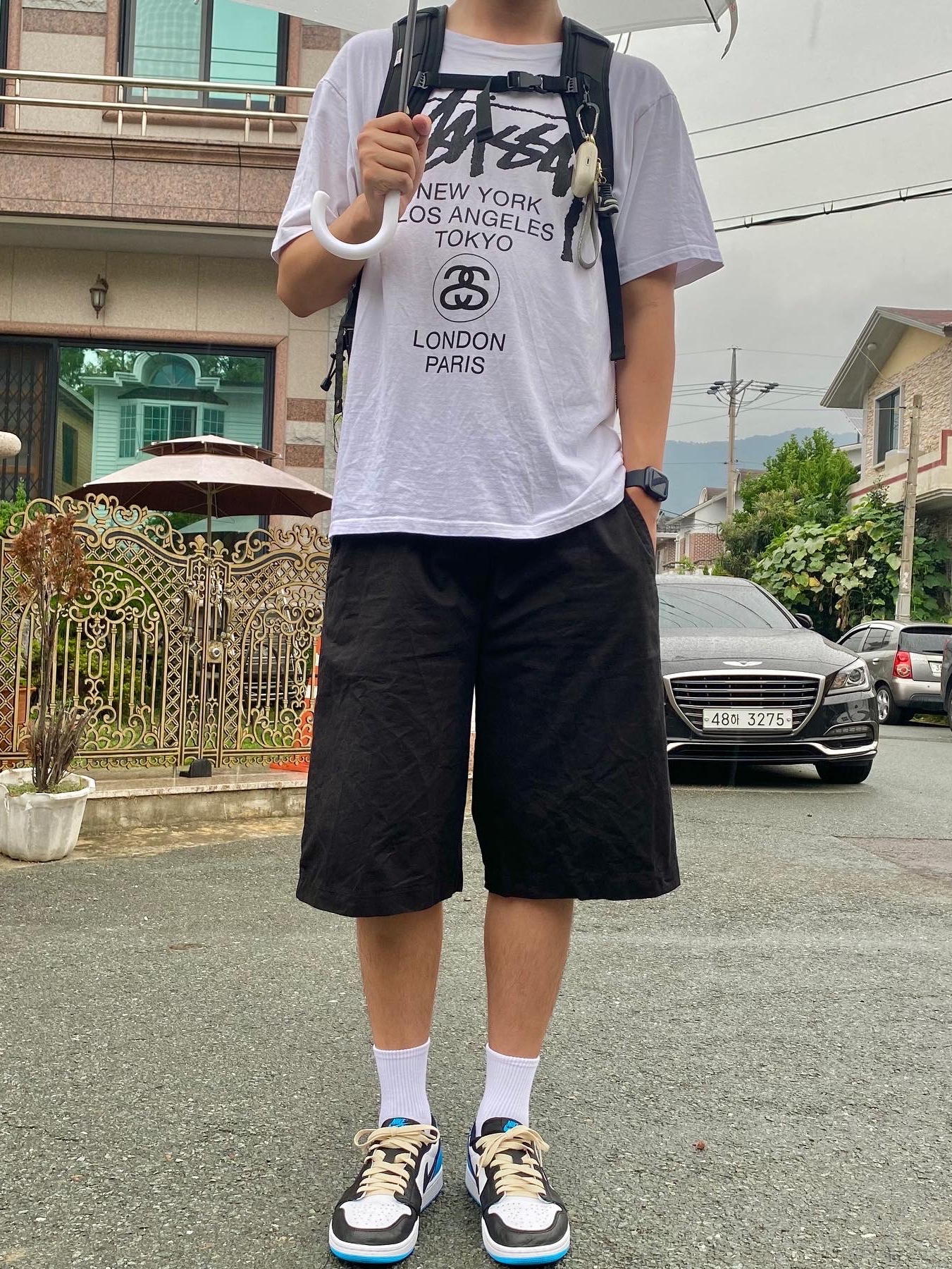 Stussy World Tour T-Shirt White, Jordan 1 Retro Low OG Black and Dark Powder Blue 착용 스타일