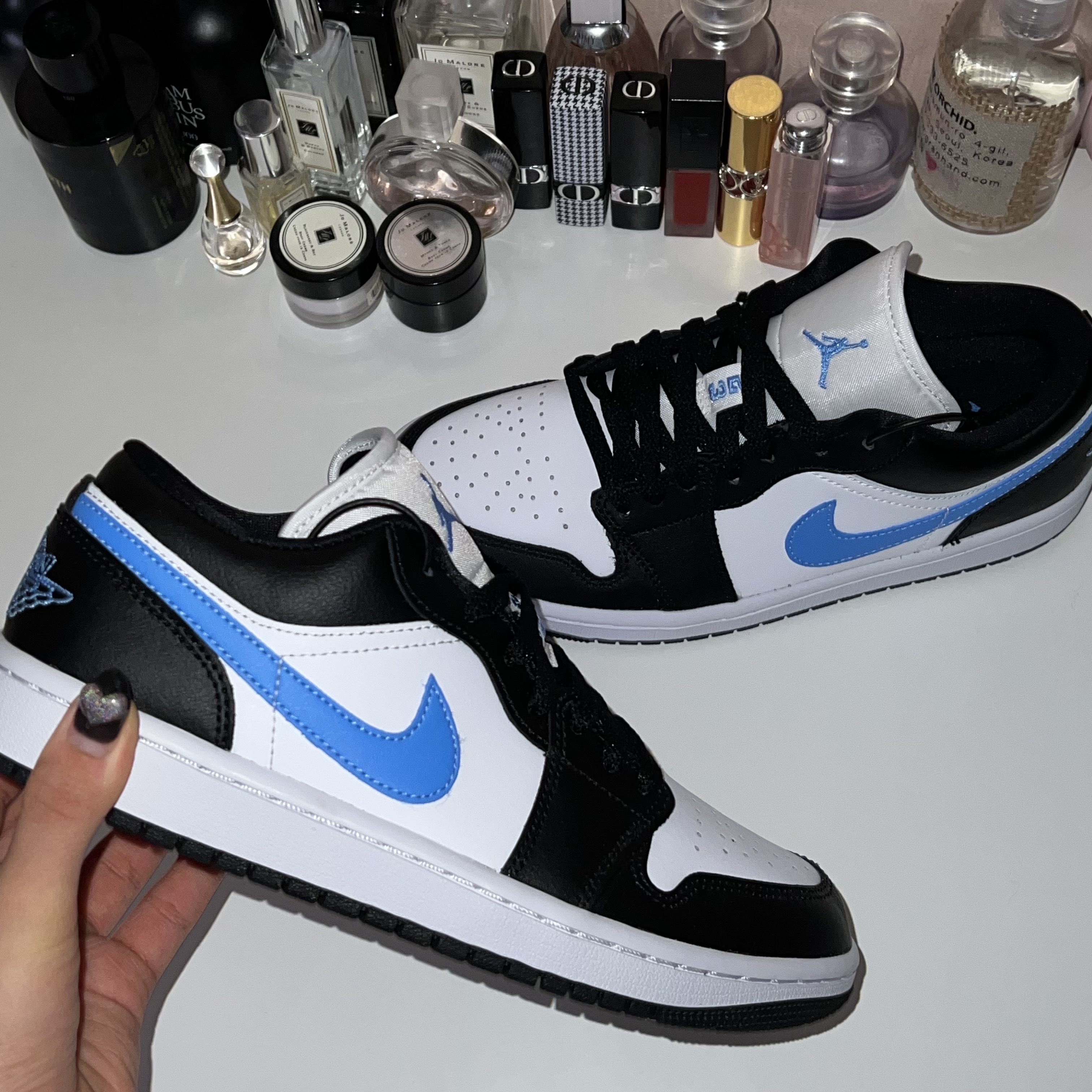 (W) Jordan 1 Low Black University Blue 착용 스타일 - 1
