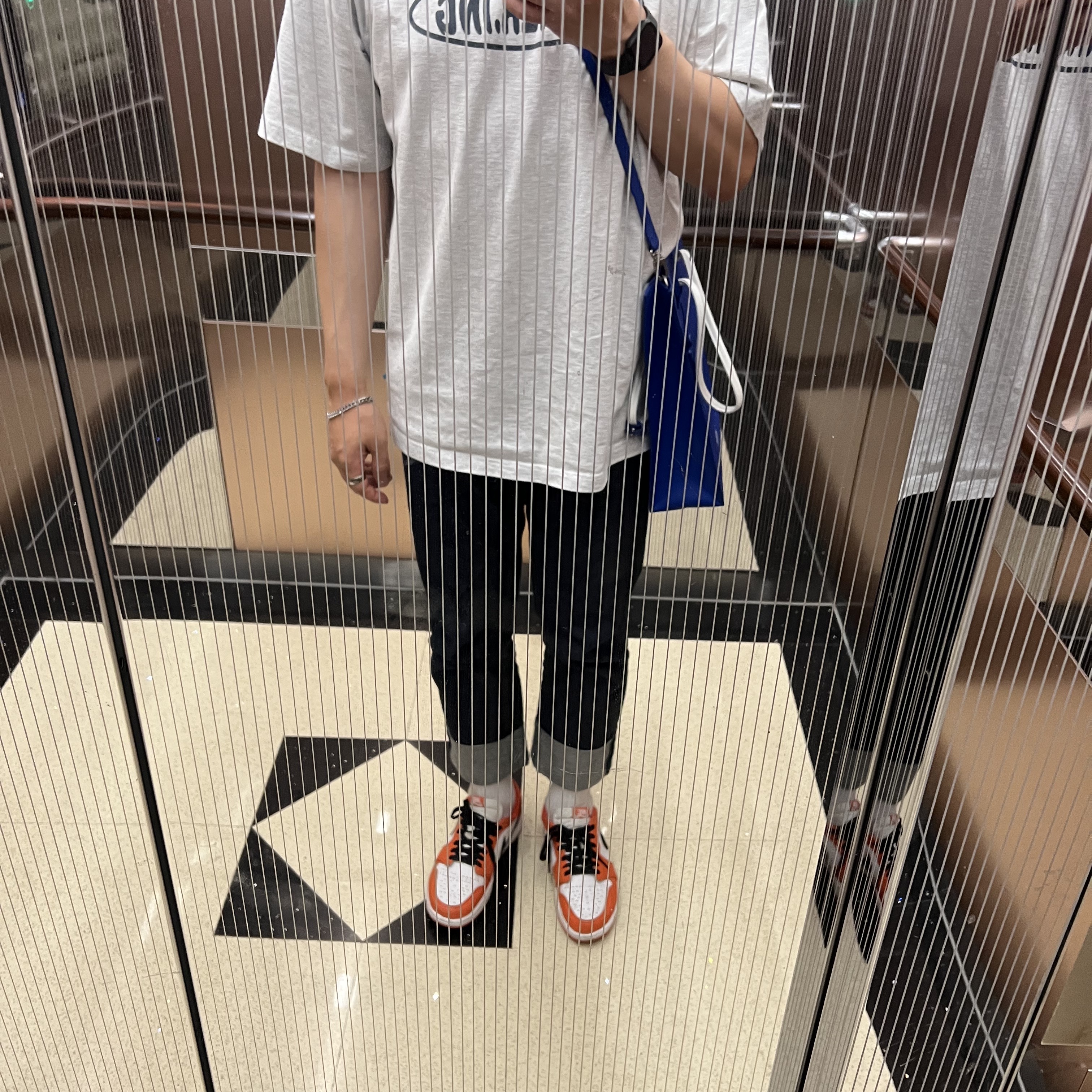 Jordan 1 Low OG Starfish, Ader Error Shopper Bag Z-Blue 착용 스타일