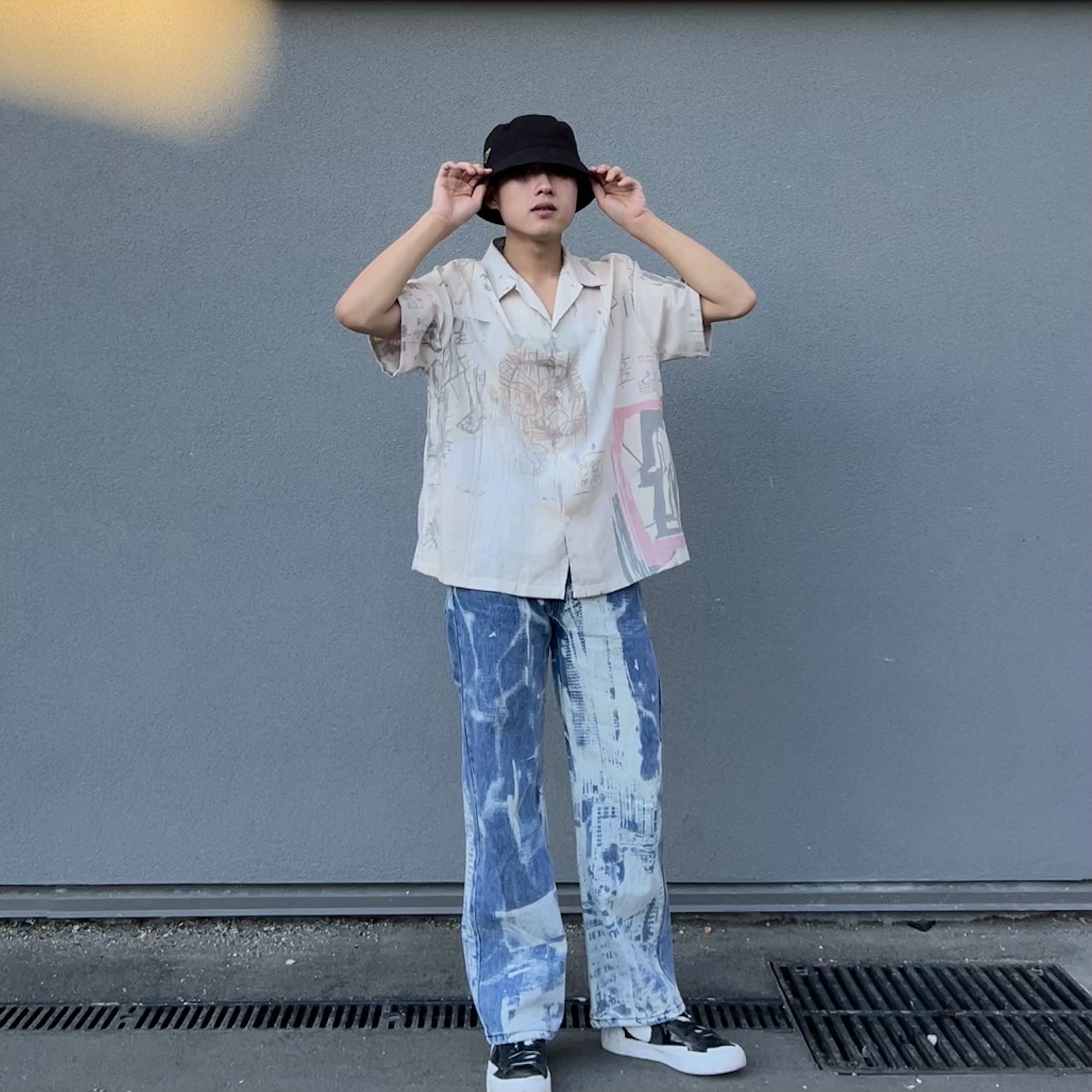 Prada Drill Bucket Hat Black, Nike x Sacai Blazer Low Black Patent Leather 착용 스타일 - 2