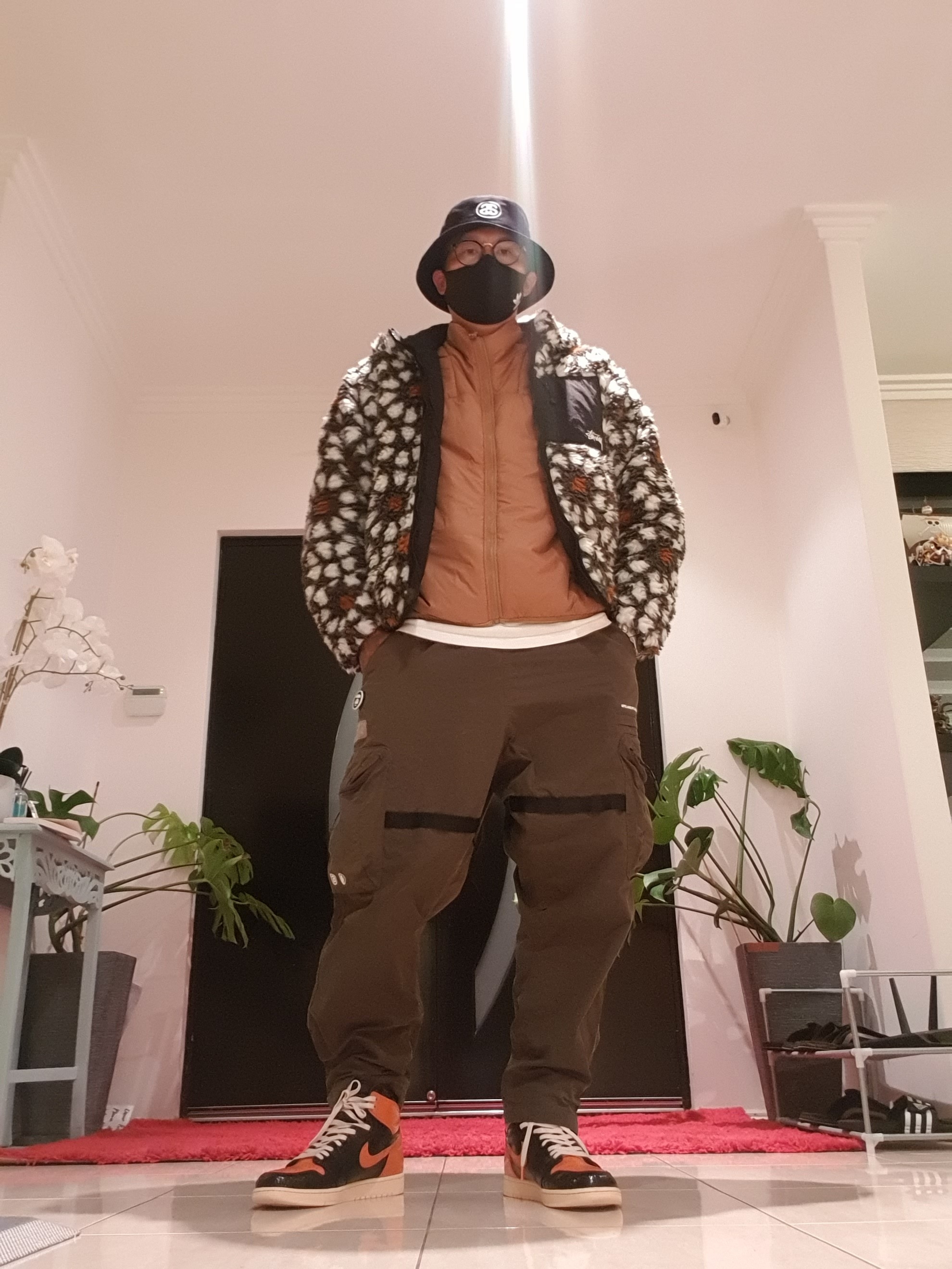 Stussy Pattern Sherpa Jacket Natural, Jordan 1 Retro High Shattered Backboard 3.0 착용 스타일 - 1