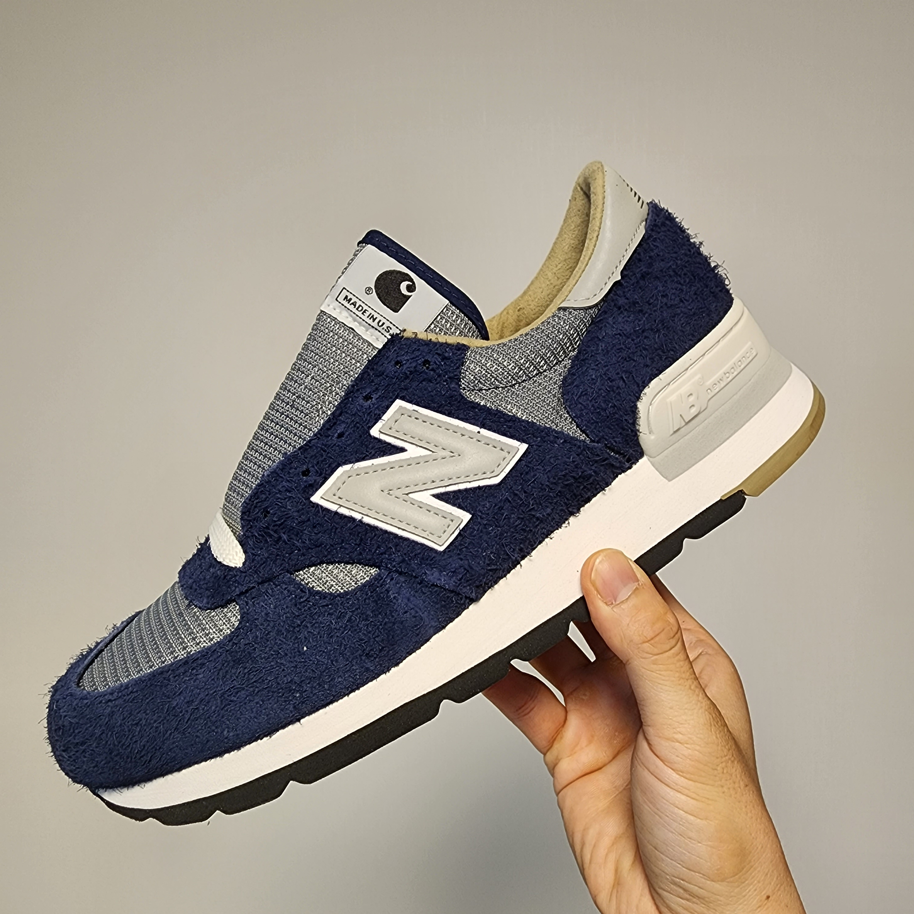 New Balance x Carhartt WIP 990v1 Made in USA Sculpture Center 착용 스타일 - 1