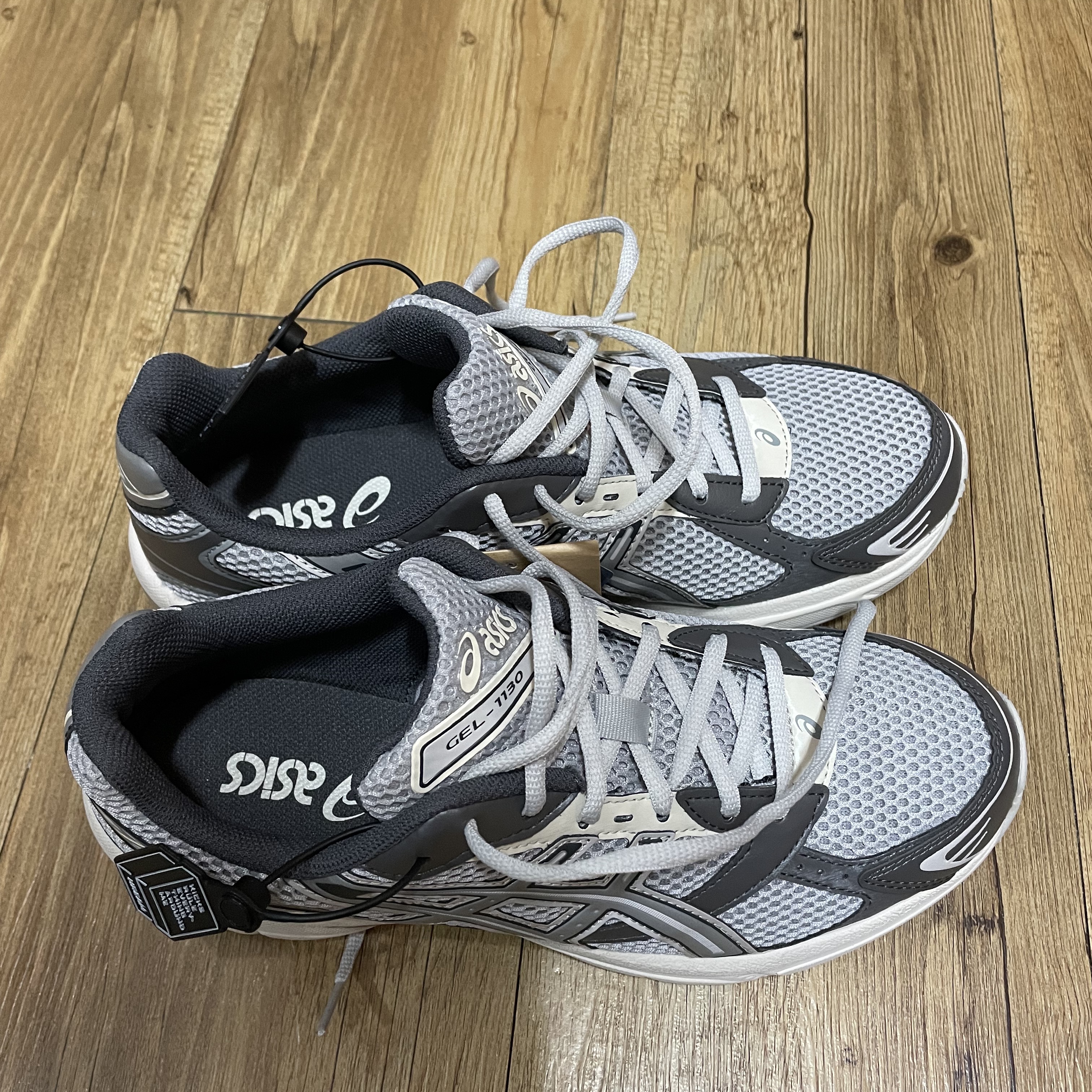 Asics Gel-1130 Oyster Grey Clay Grey 착용 스타일 - 2