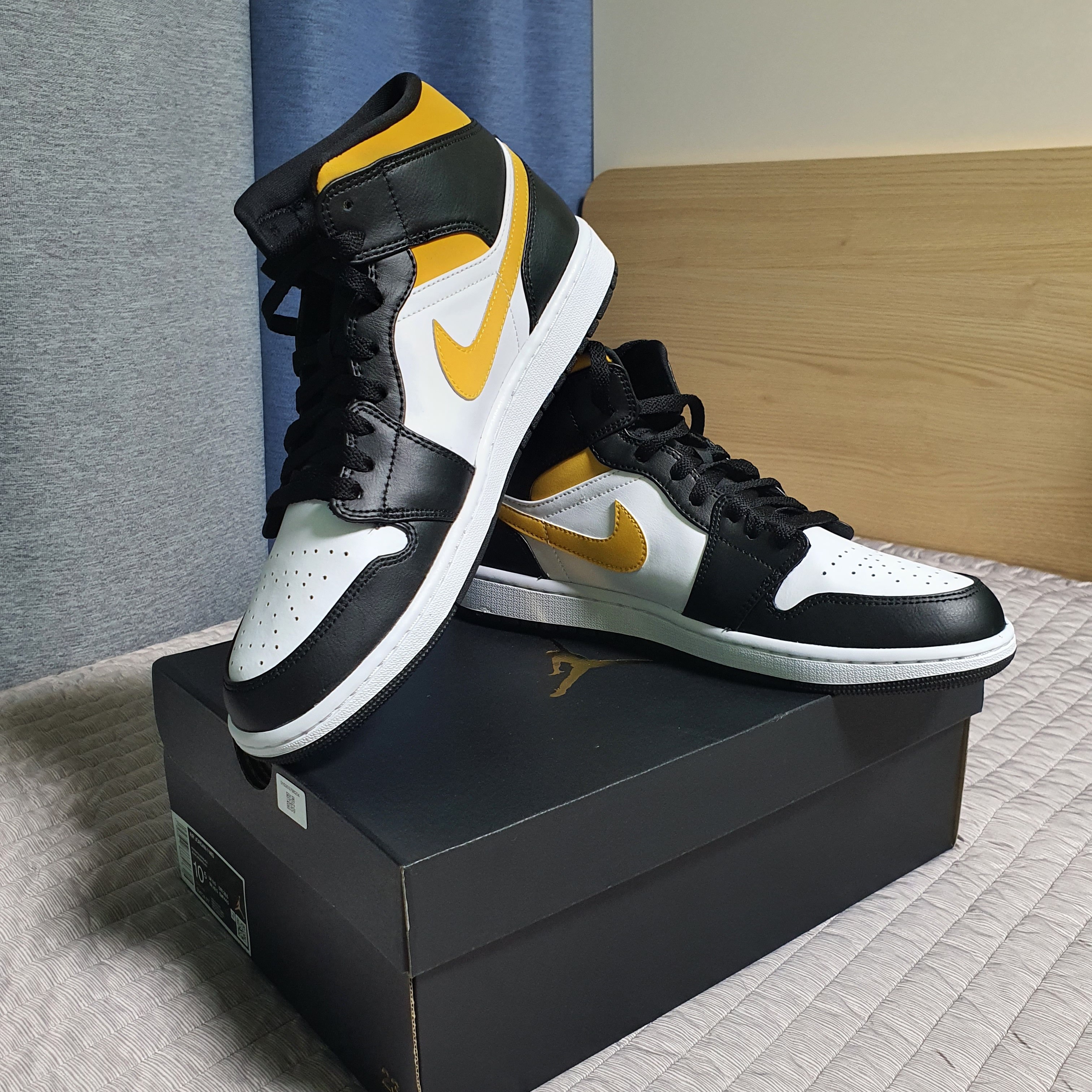 Jordan 1 Mid Pollen 착용 스타일 - 1