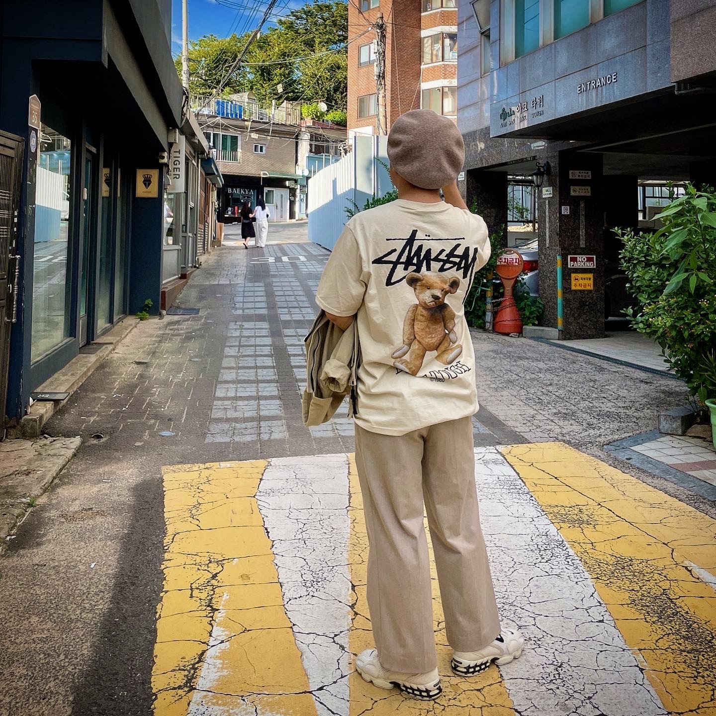 Stussy Built Tough T-Shirt Putty, Nike x Stussy Air Zoom Spiridon Cage 2 Fossil 착용 스타일 - 1