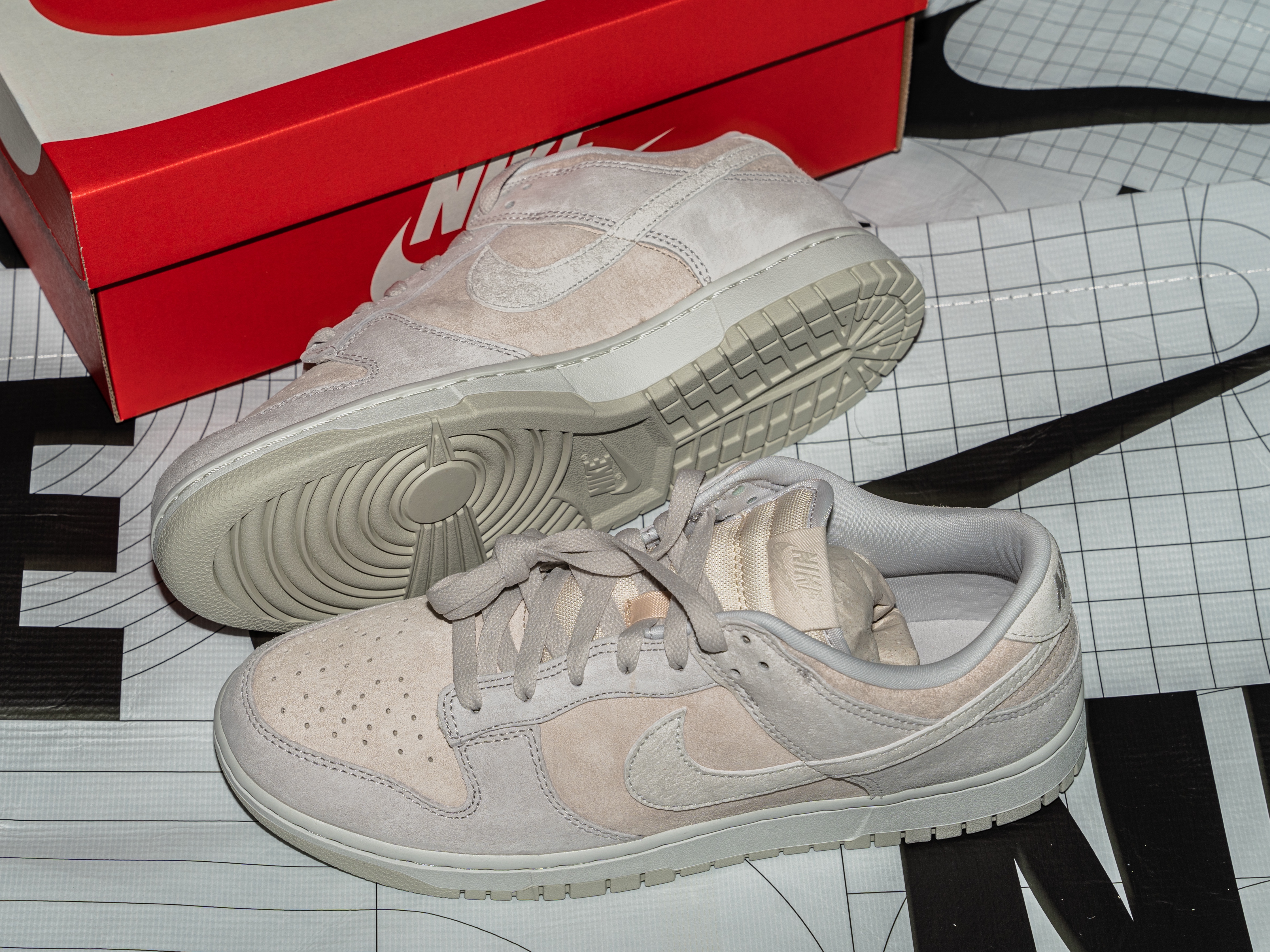 Nike Dunk Low Retro PRM Vast Grey 착용 스타일 - 2