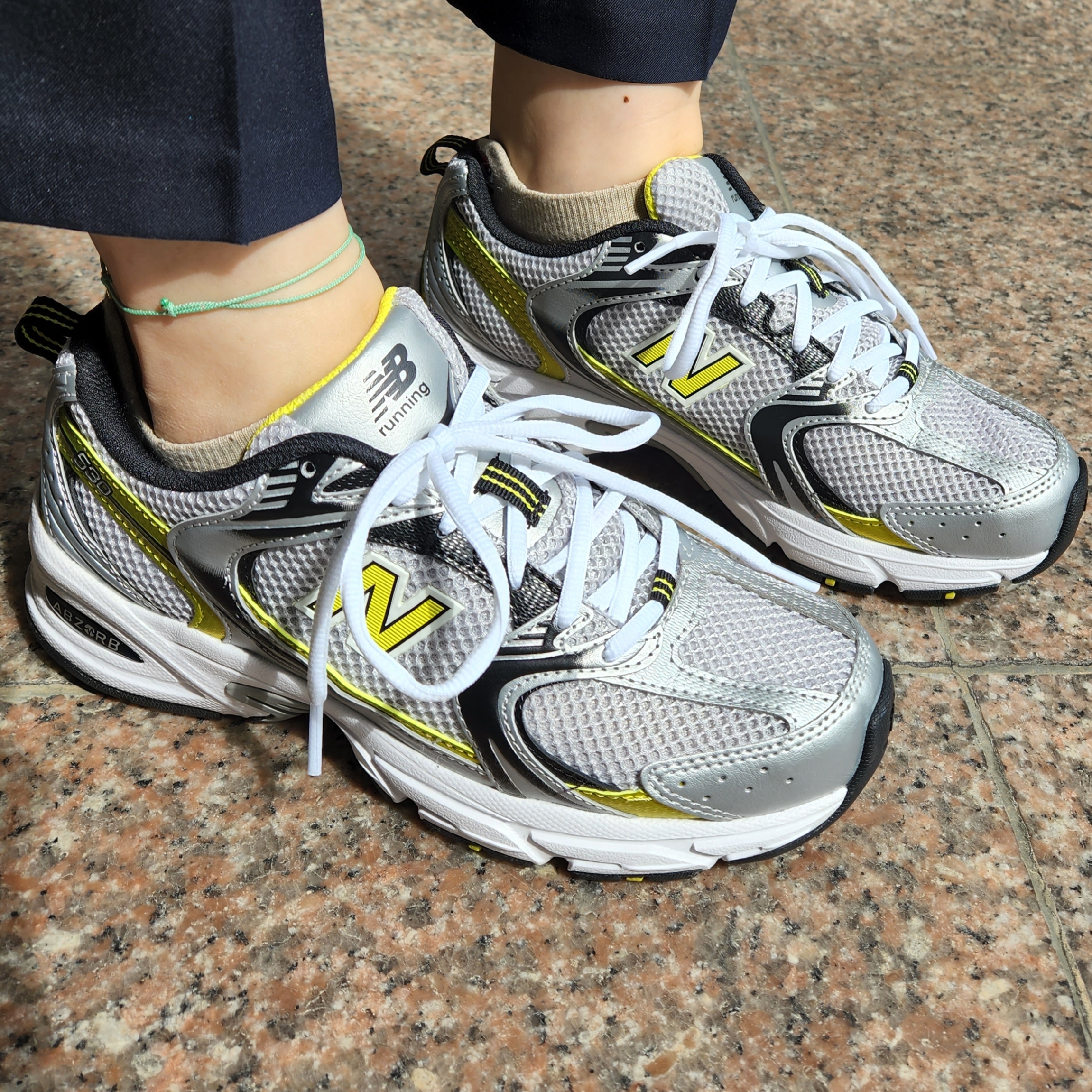 New Balance 530 Silver 착용 스타일 - 2