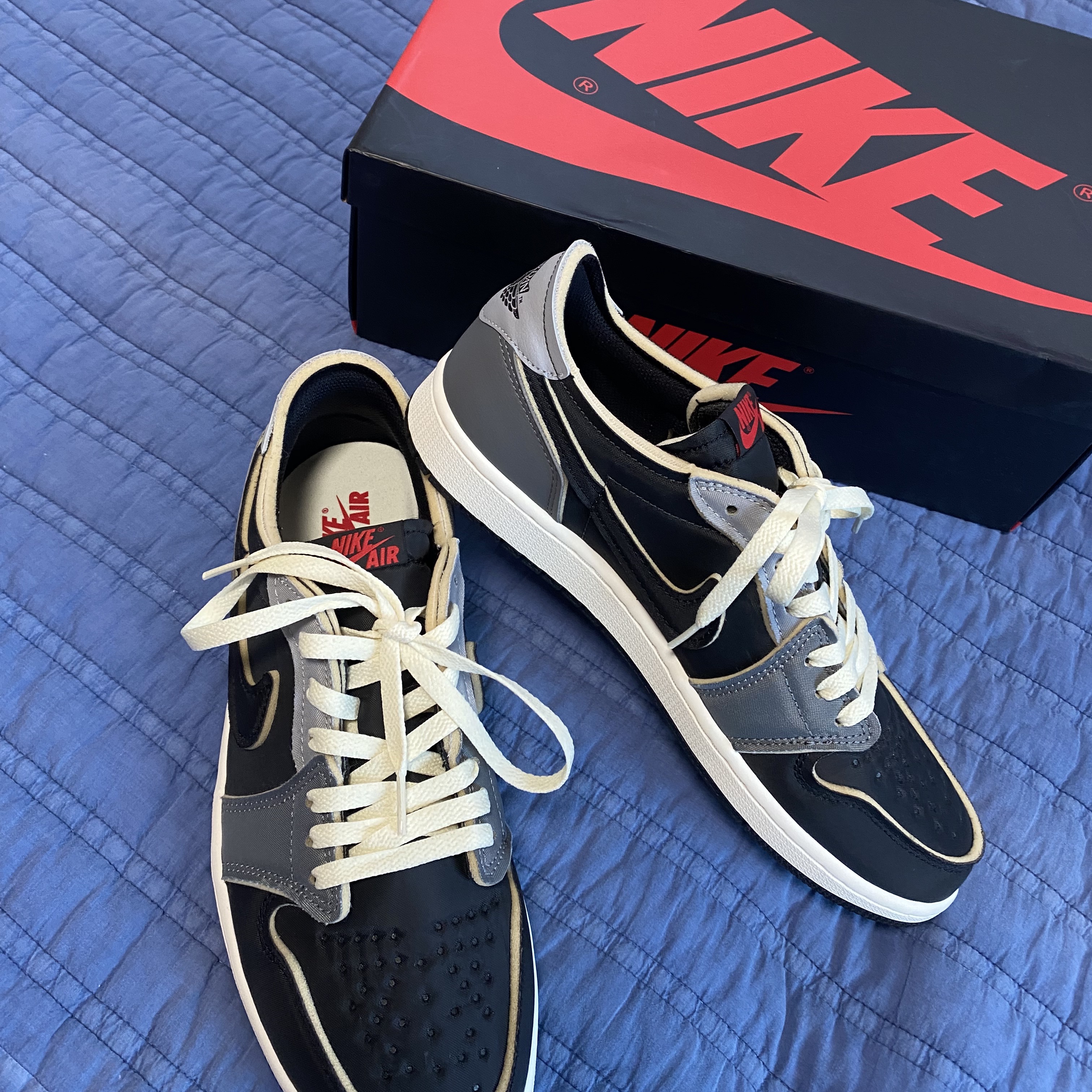 Jordan 1 Retro Low OG EX Black and Smoke Grey 착용 스타일 - 2