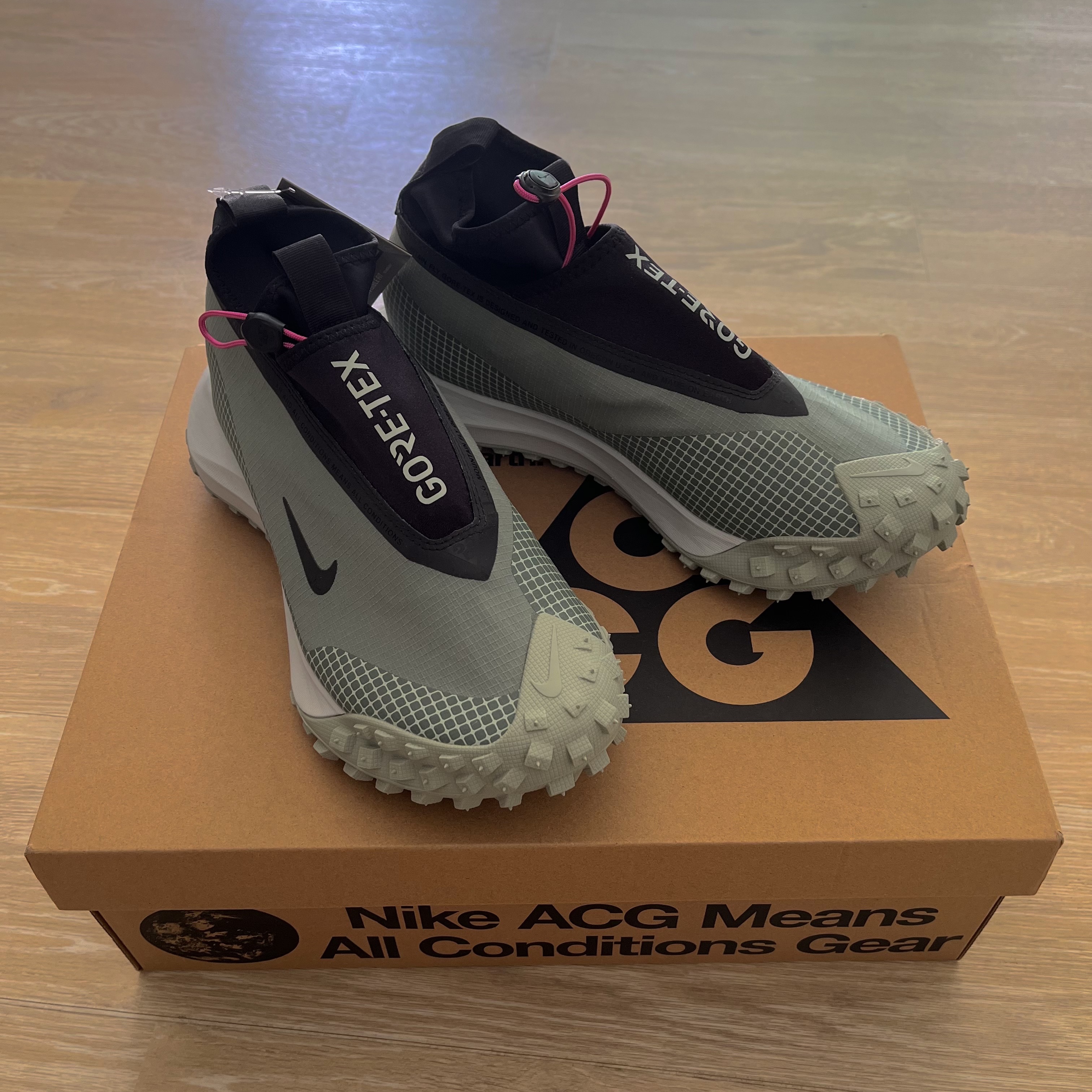 Nike ACG Mountain Fly Gore-Tex Clay Green 착용 스타일