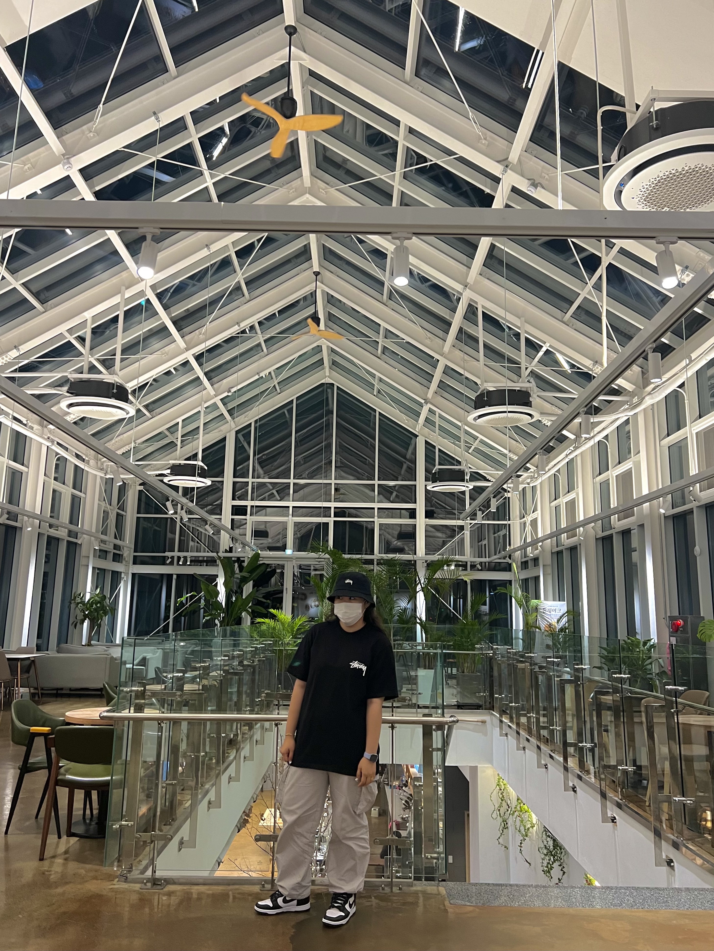 Stussy Stock Bucket Hat Black, Stussy Big Link T-Shirt Black 착용 스타일
