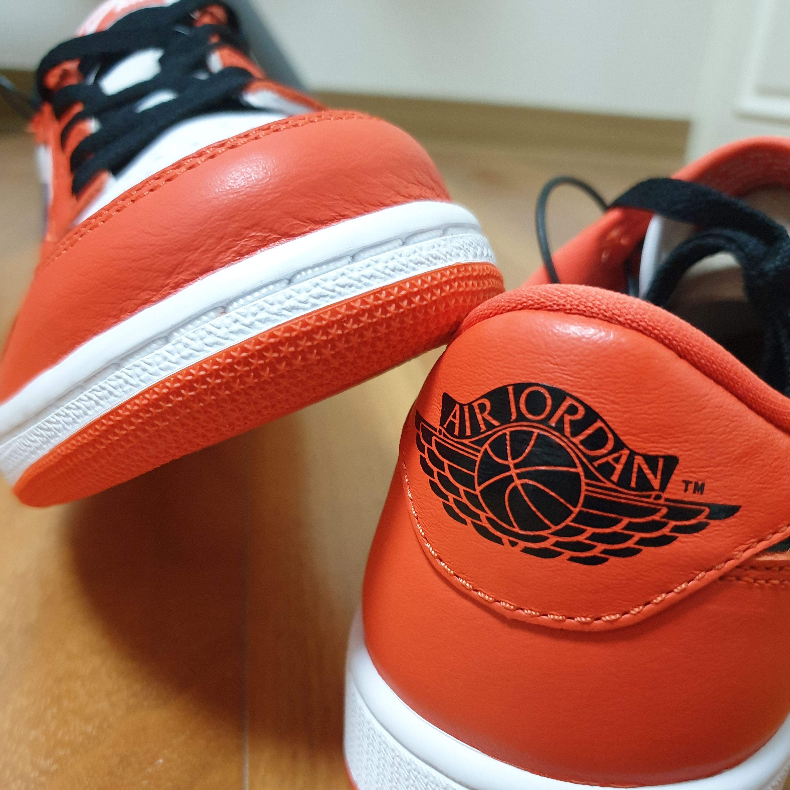 Jordan 1 Low OG Starfish 착용 스타일 - 2