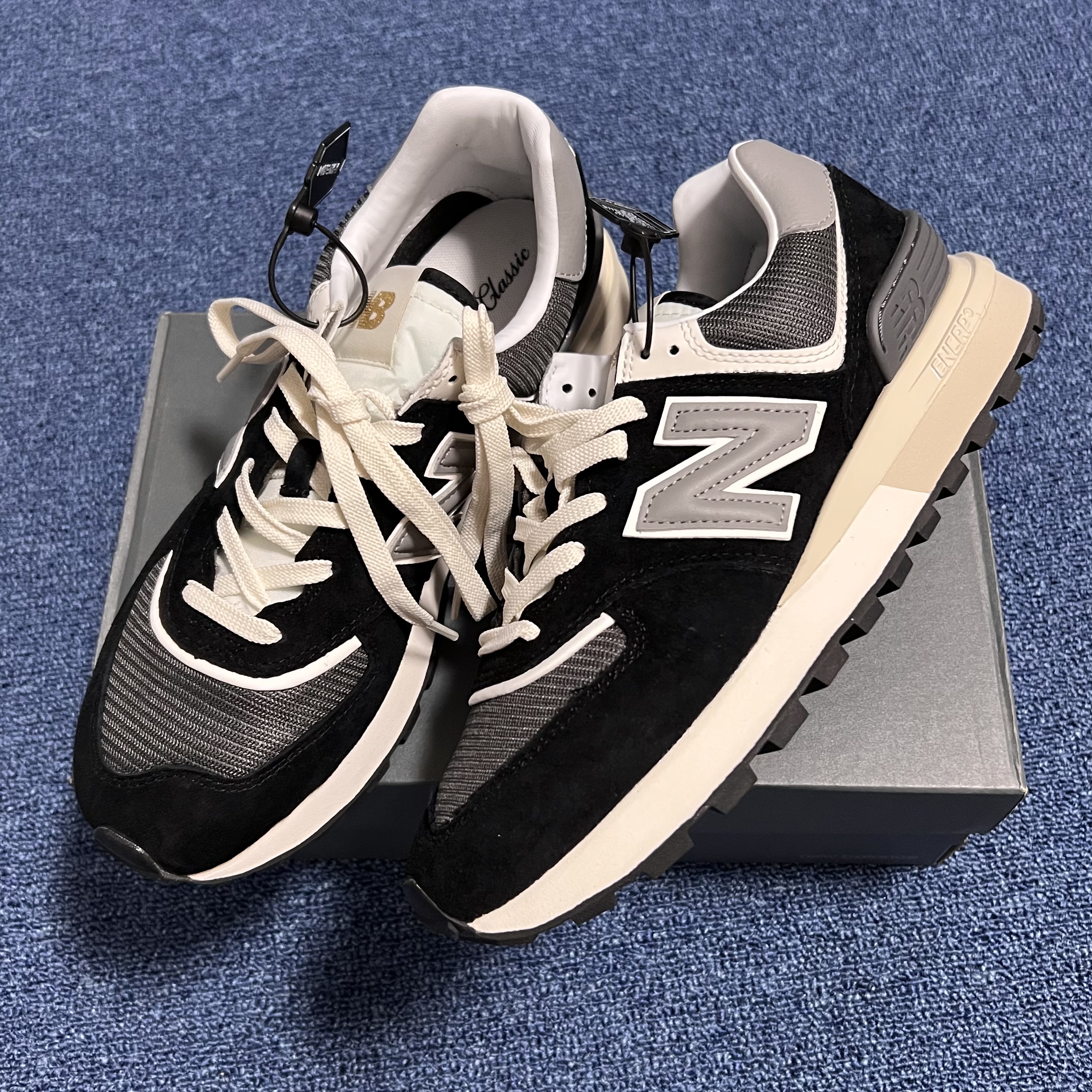 New Balance 574 Legacy Black 착용 스타일 - 2