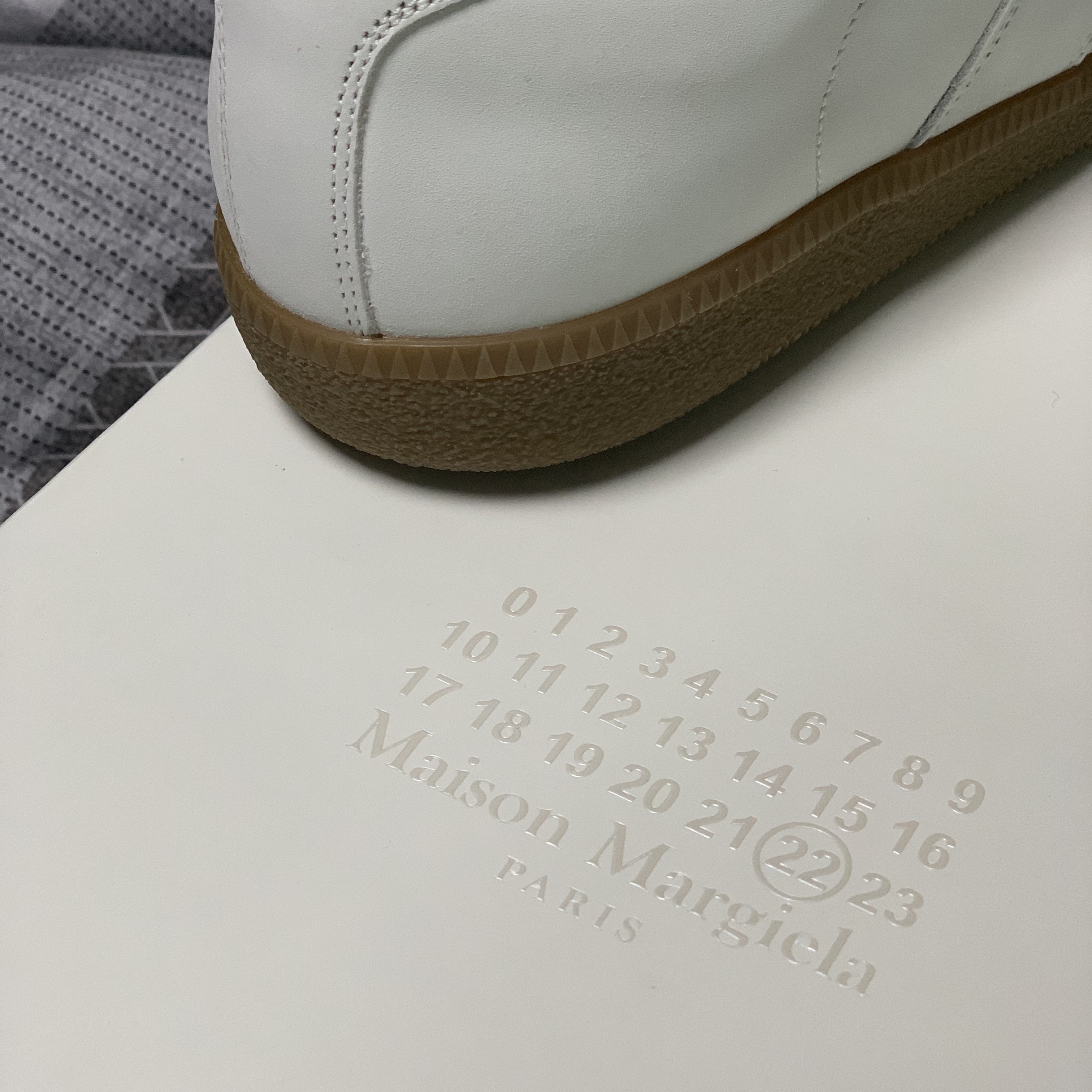 Maison Margiela Replica Paint Drop Sneakers 착용 스타일