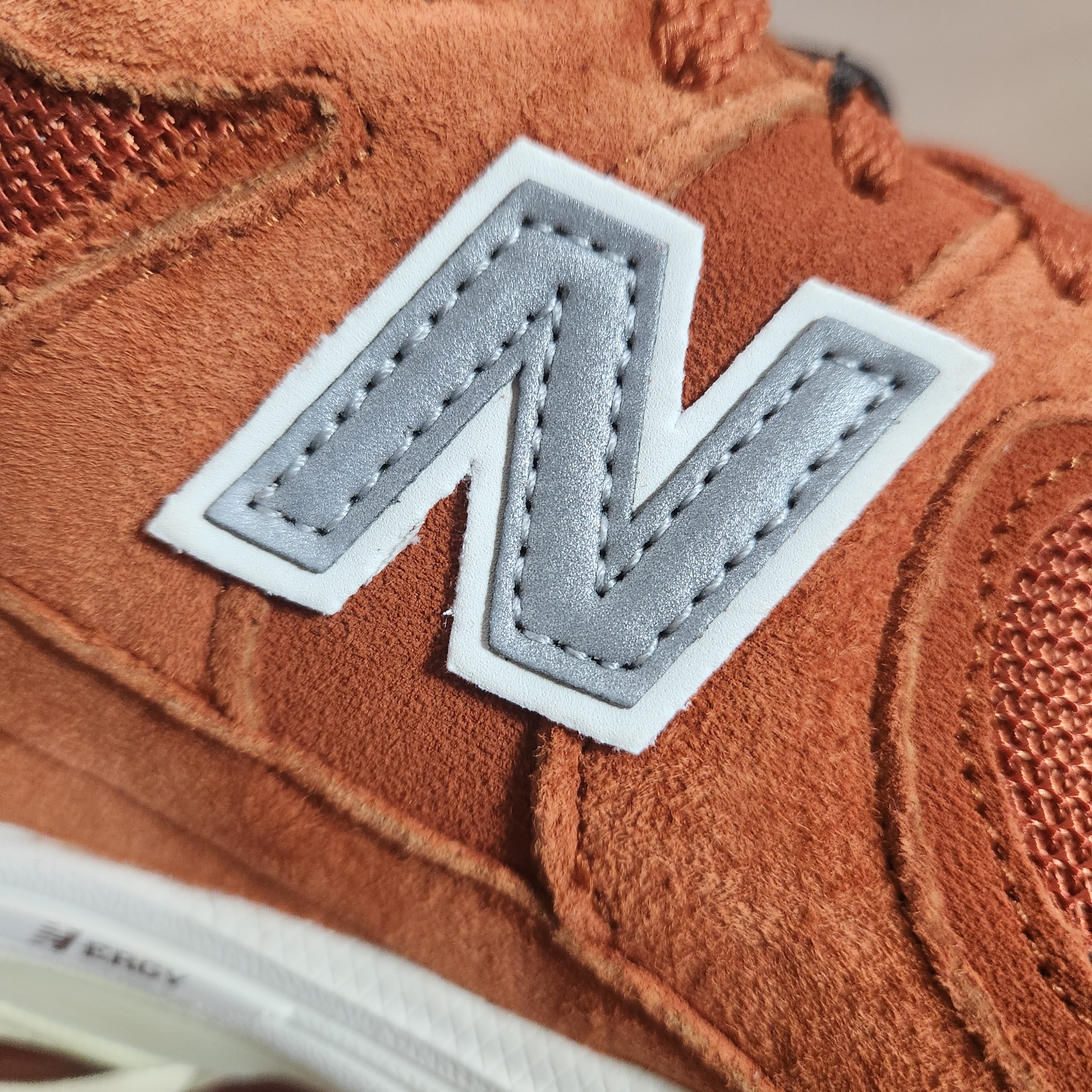 New Balance 2002R Rust Oxide 착용 스타일 - 5