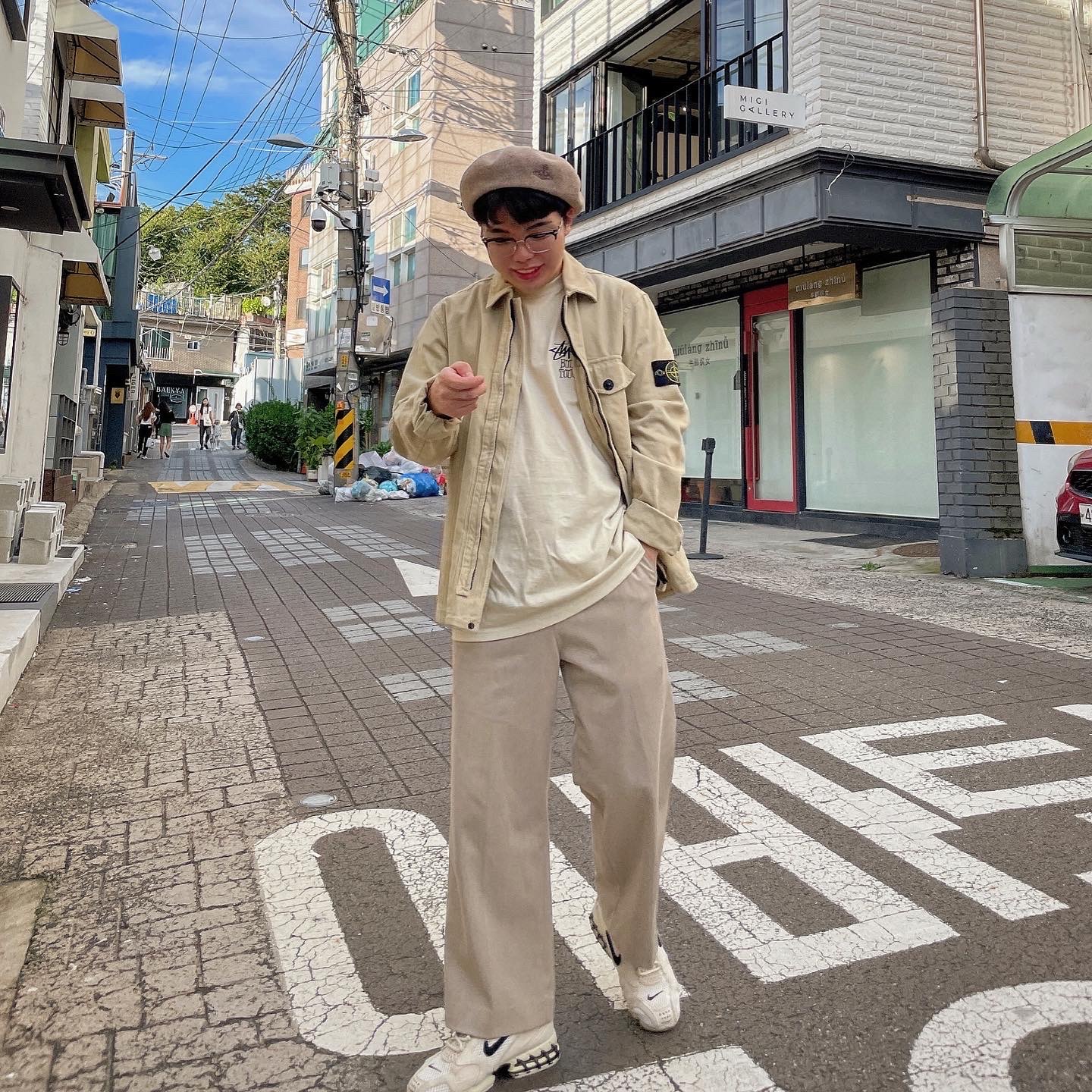 Stussy Built Tough T-Shirt Putty, Nike x Stussy Air Zoom Spiridon Cage 2 Fossil 착용 스타일 - 3