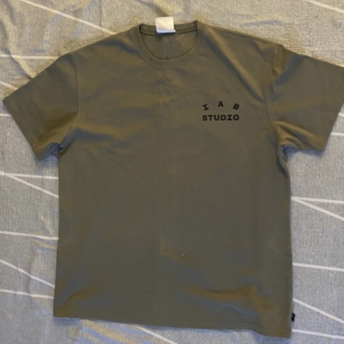 IAB Studio T-Shirt Olive Green 착용 스타일