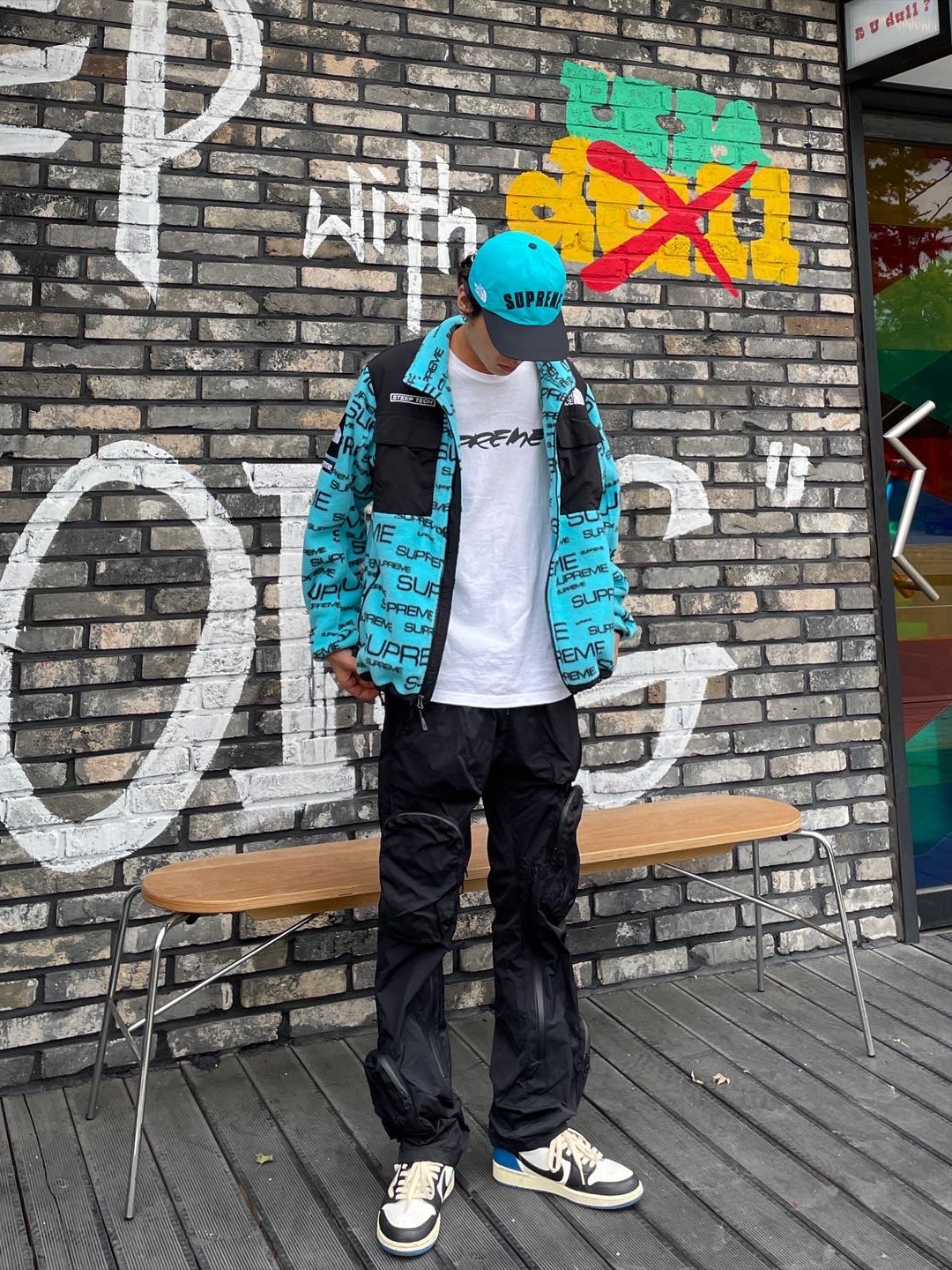 Jordan 1 x Travis Scott x Fragment Retro Low OG SP Military Blue, Supreme Futura Logo T-Shirt White - 20FW 착용 스타일