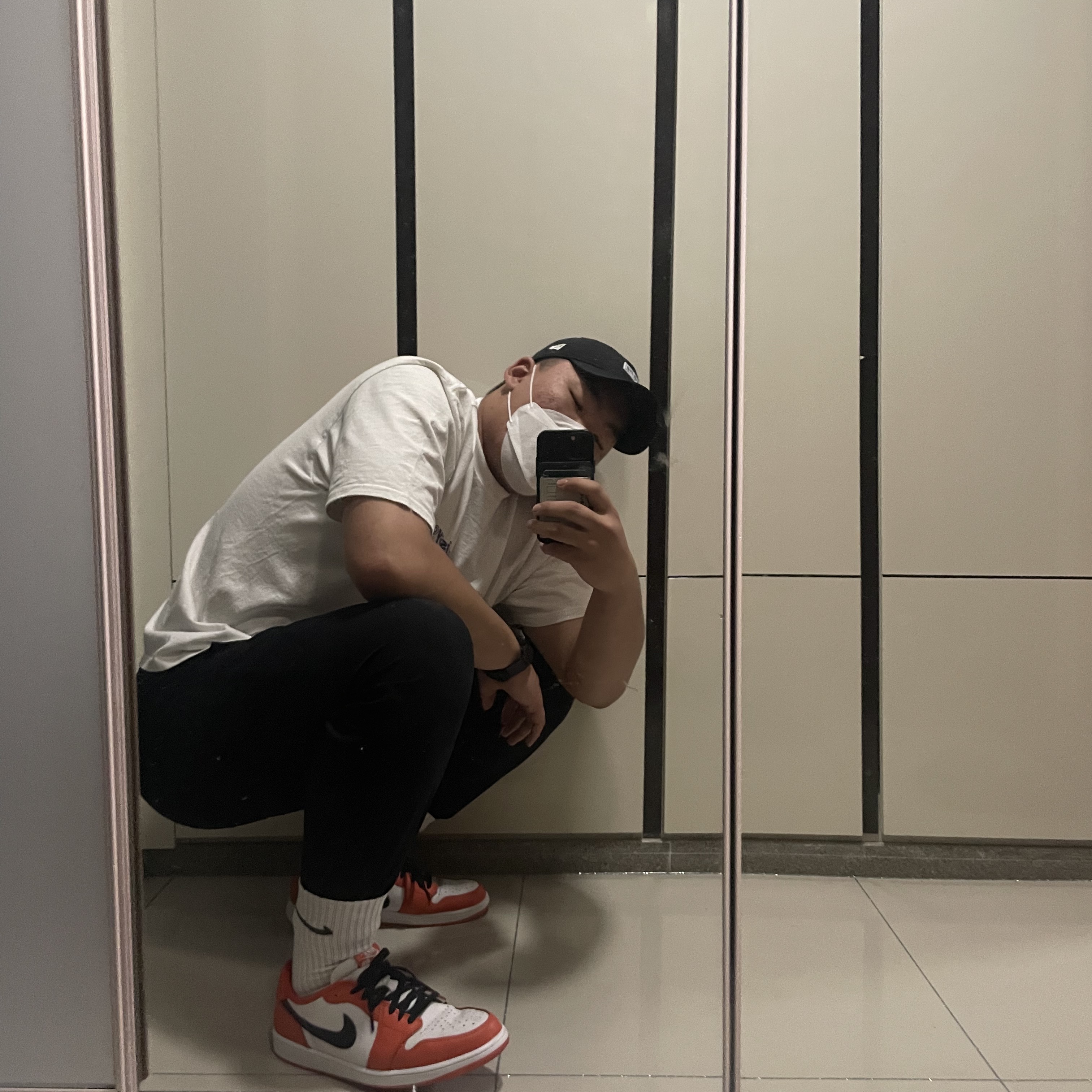 Jordan 1 Low OG Starfish, Stussy Strawberry T-Shirt White 착용 스타일