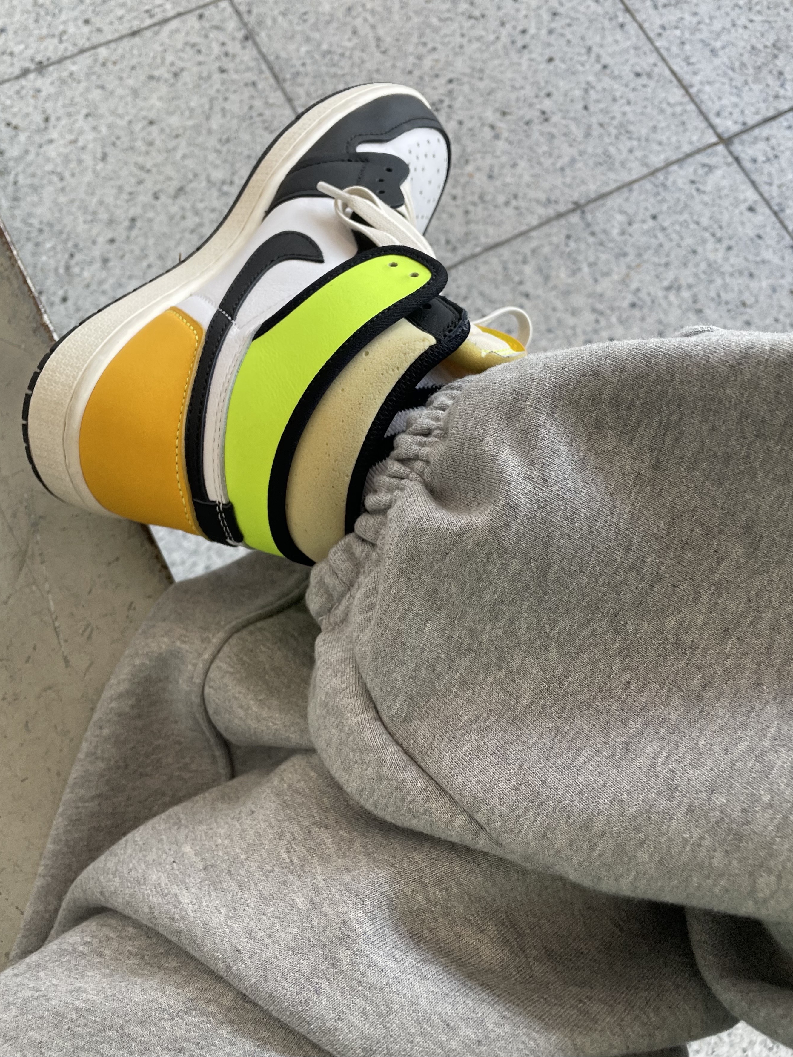 Jordan 1 Retro High OG Volt Gold, (GS) Jordan 1 Retro High OG Volt Gold 착용 스타일 - 5