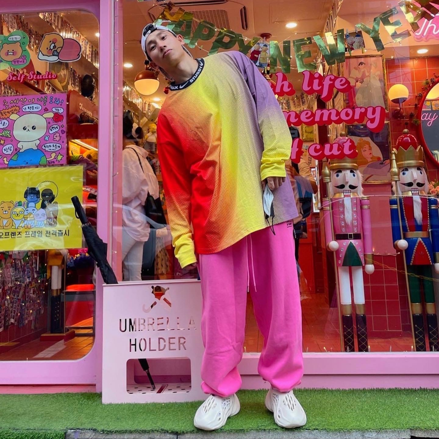 Adidas Yeezy Foam RNNR Sand, Nike x Stussy NRG Washed Fleece Pants Lotus PInk (DO5296-670) 착용 스타일