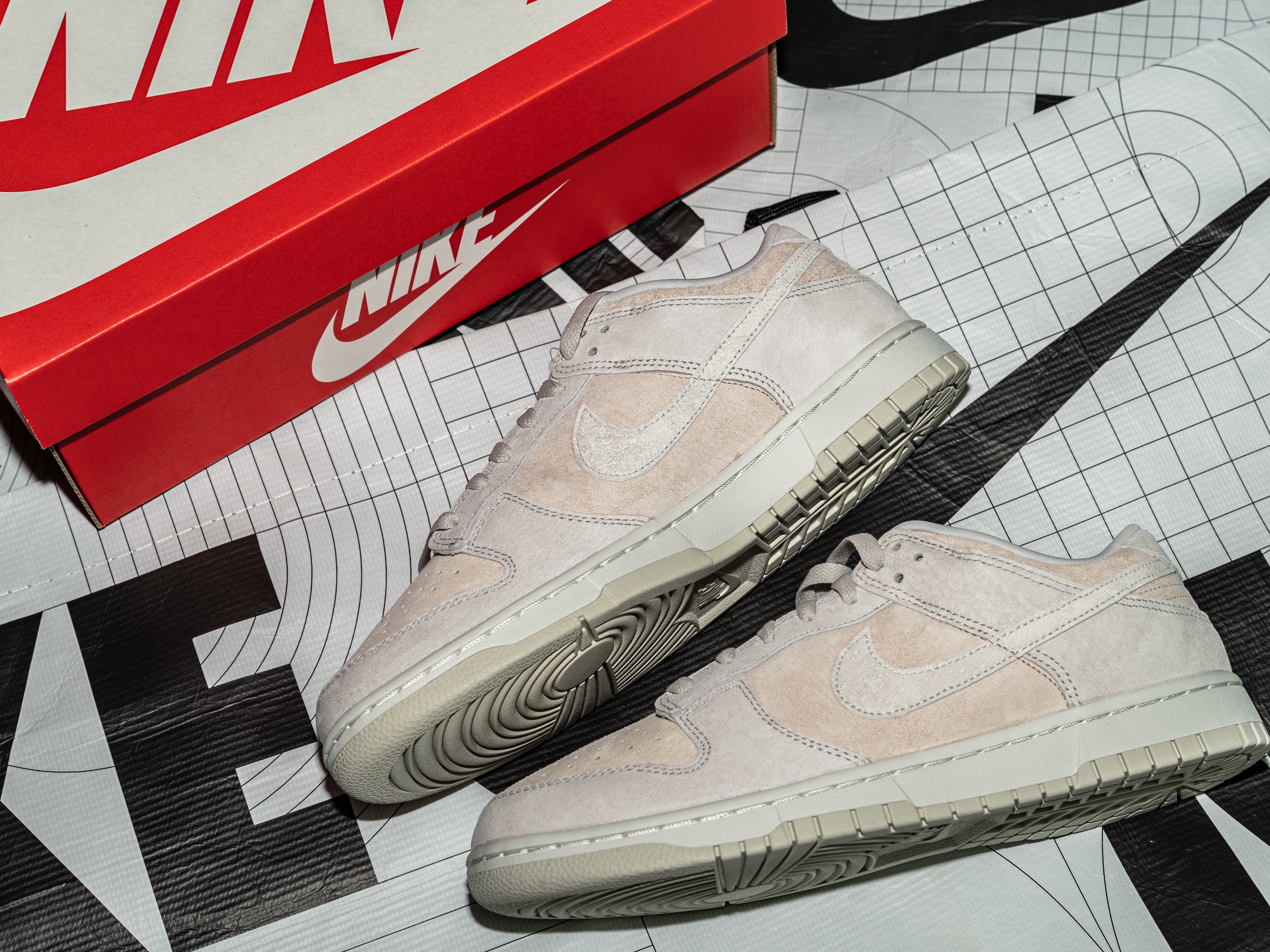 Nike Dunk Low Retro PRM Vast Grey 착용 스타일 - 1