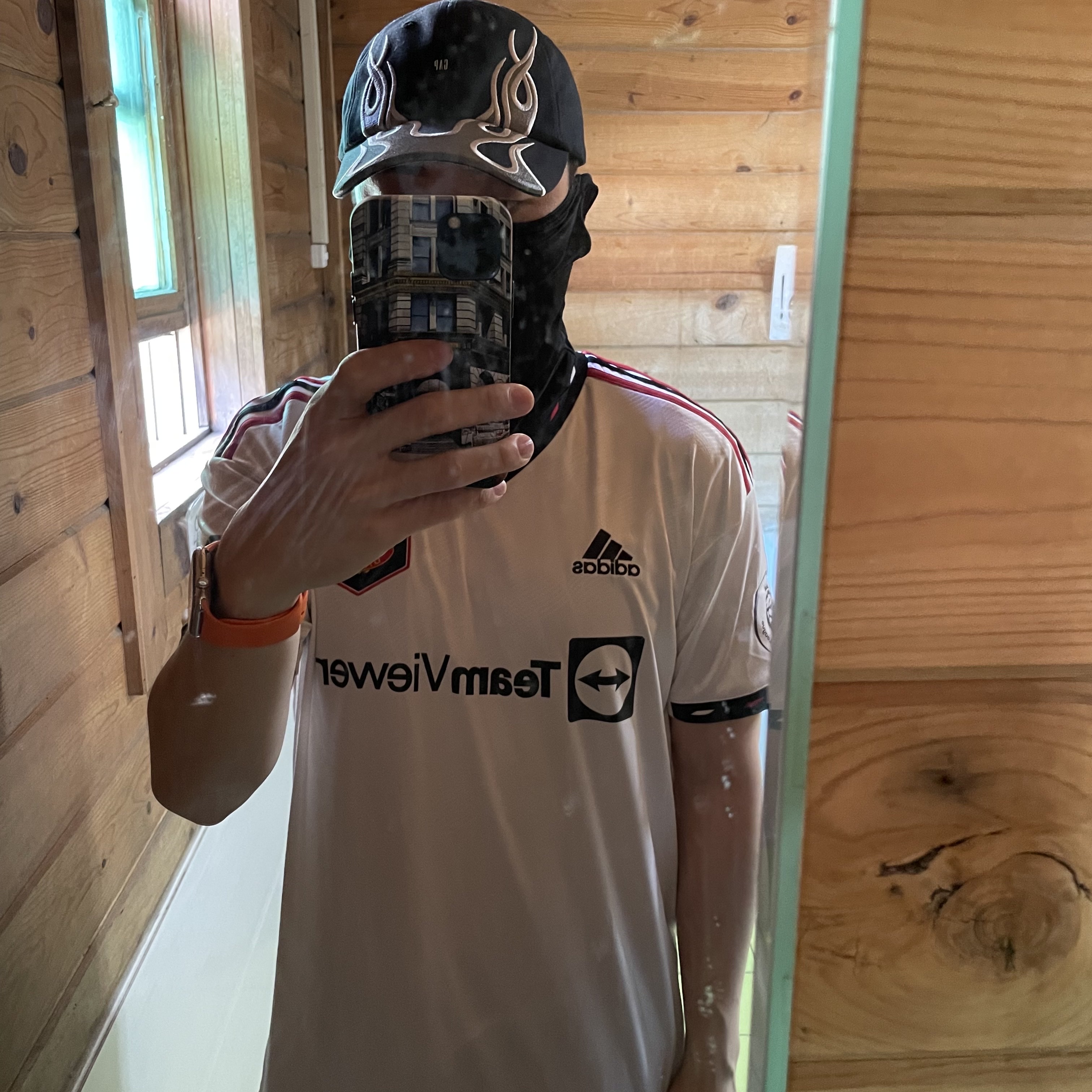 Yeezy Gap Engineered By Balenciaga Flame Cap Black, Supreme 190 Bowery iPhone Case Multi-Color - 21SS 착용 스타일