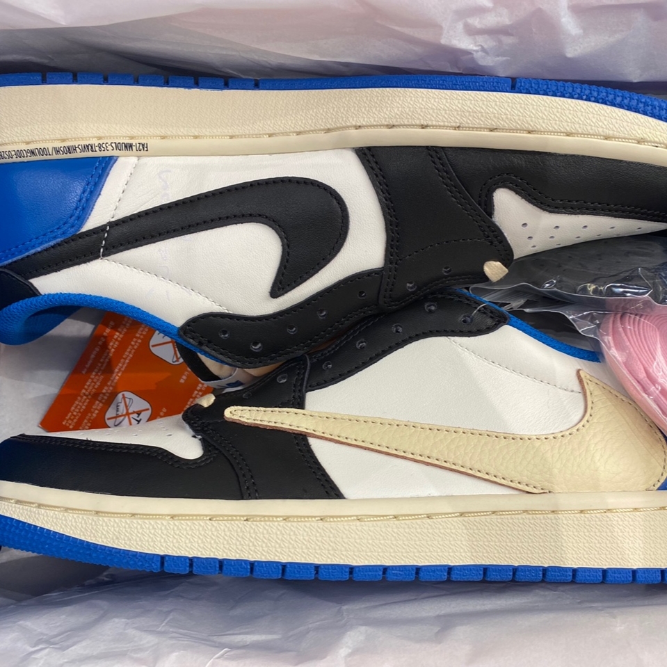 Jordan 1 x Travis Scott x Fragment Retro Low OG SP Military Blue 착용 스타일