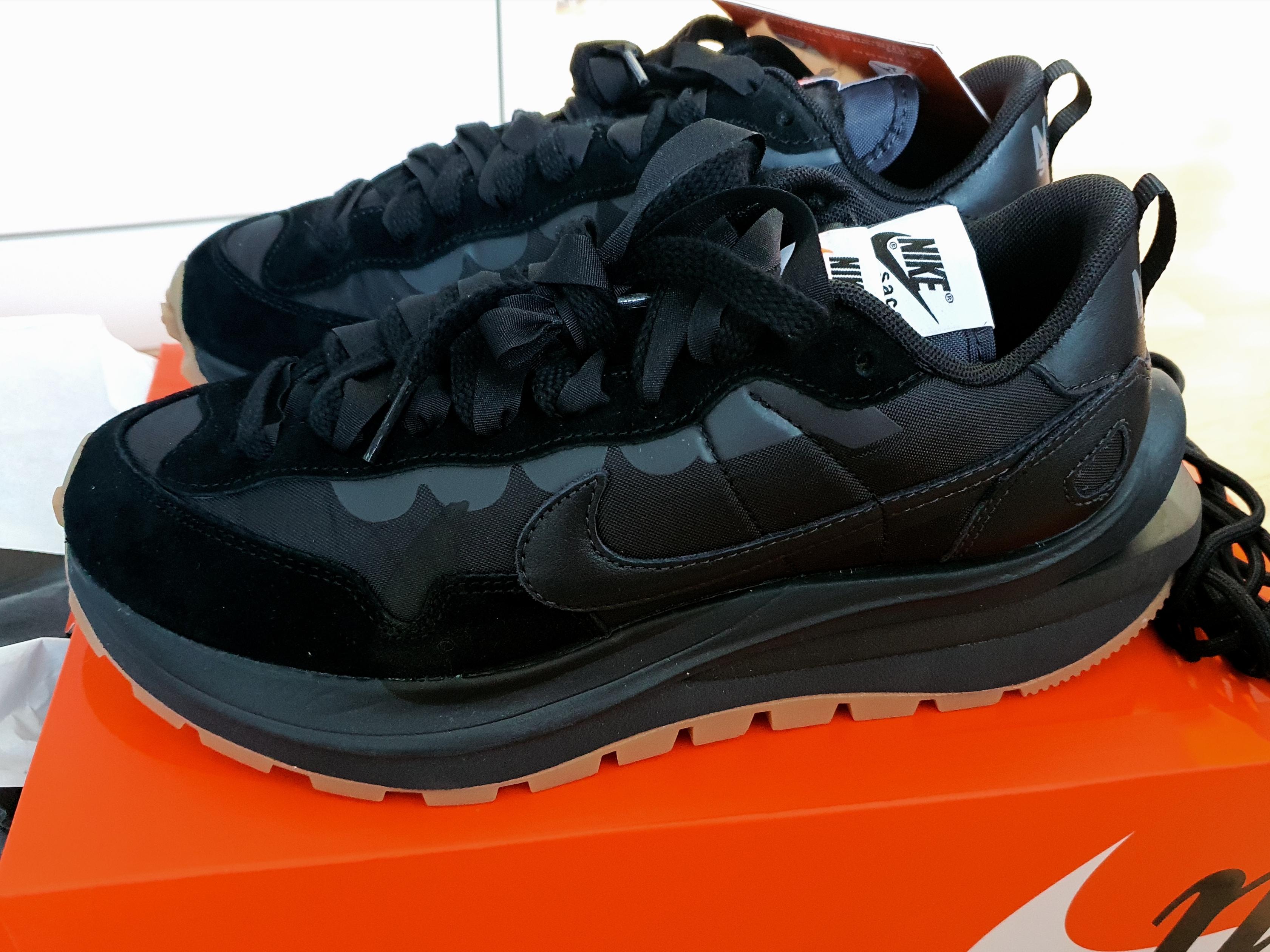 Nike x Sacai VaporWaffle Black and Gum 착용 스타일