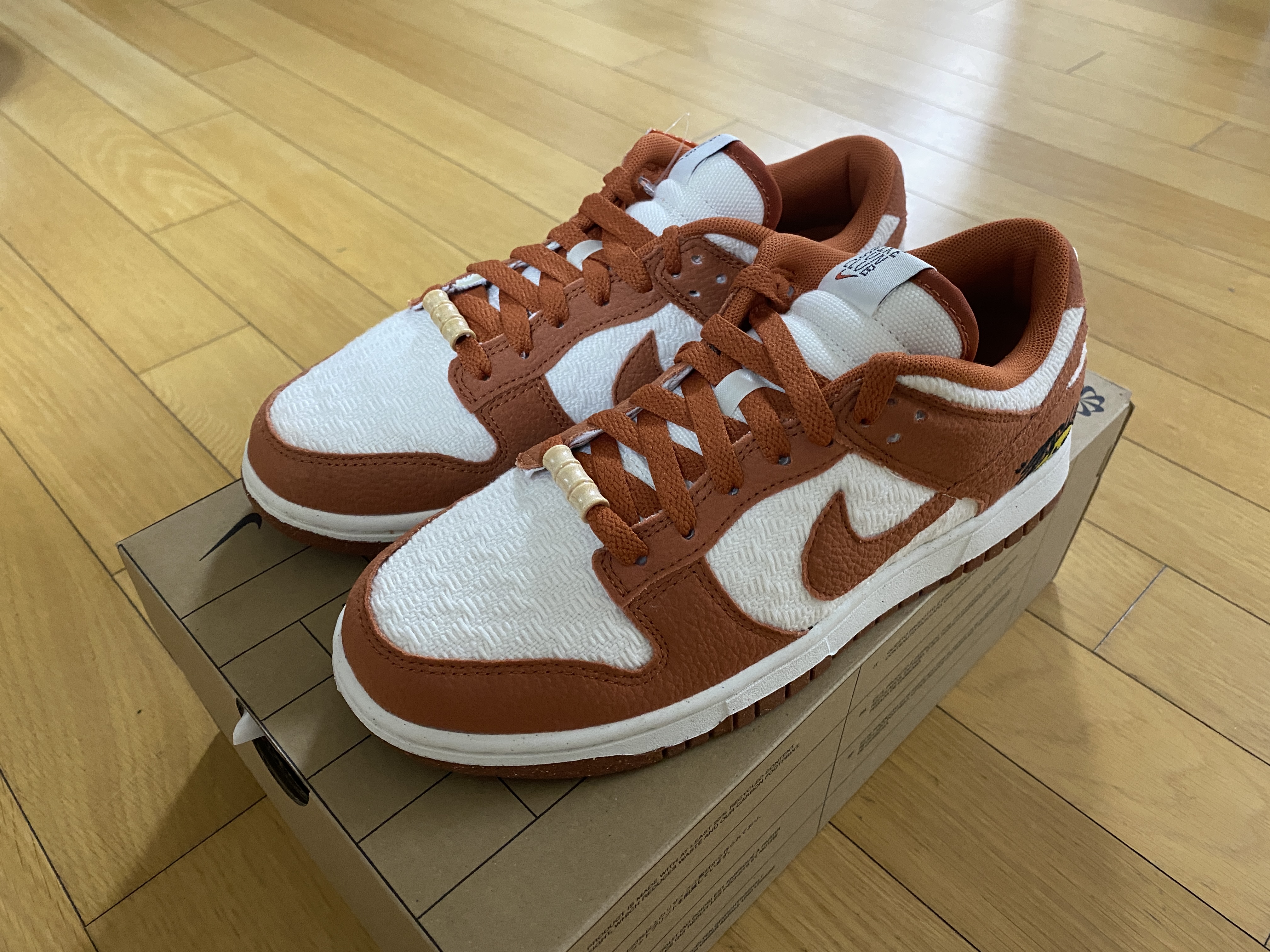 (W) Nike Dunk Low SE Sun Club Burnt Sunrise 착용 스타일