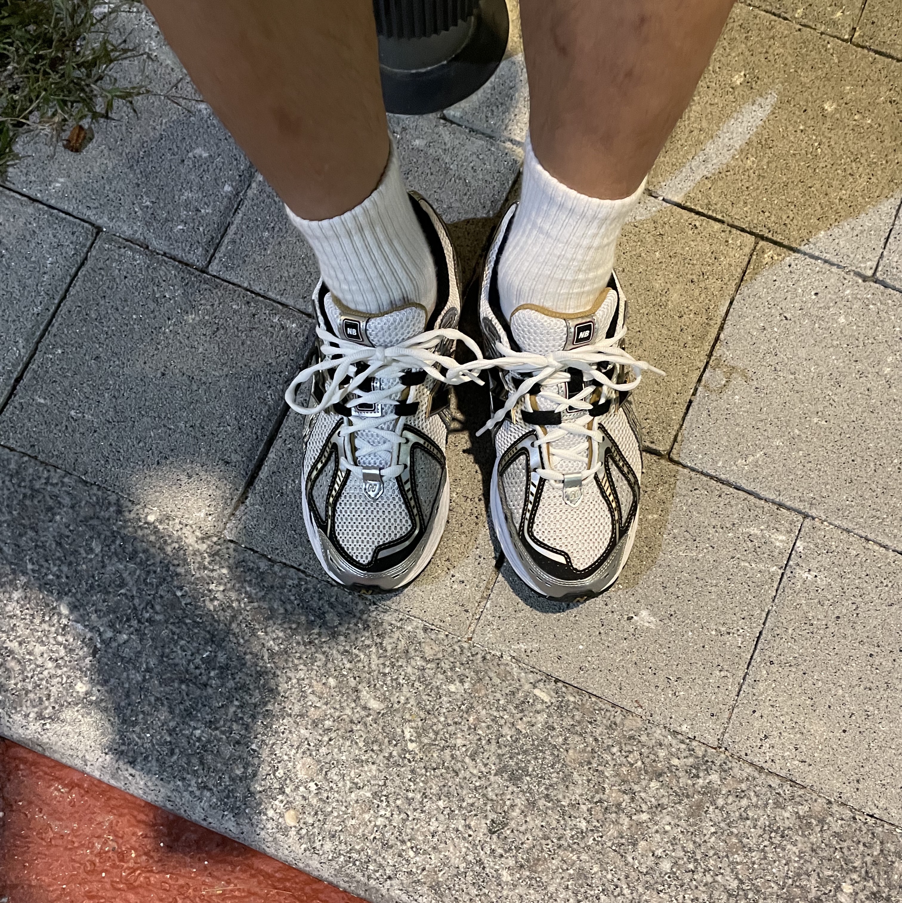 New Balance 1906R White Gold 착용 스타일 - 1