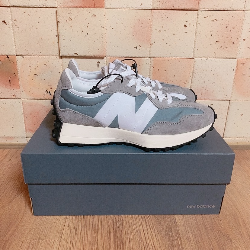 New Balance 327 Grey 착용 스타일 - 2
