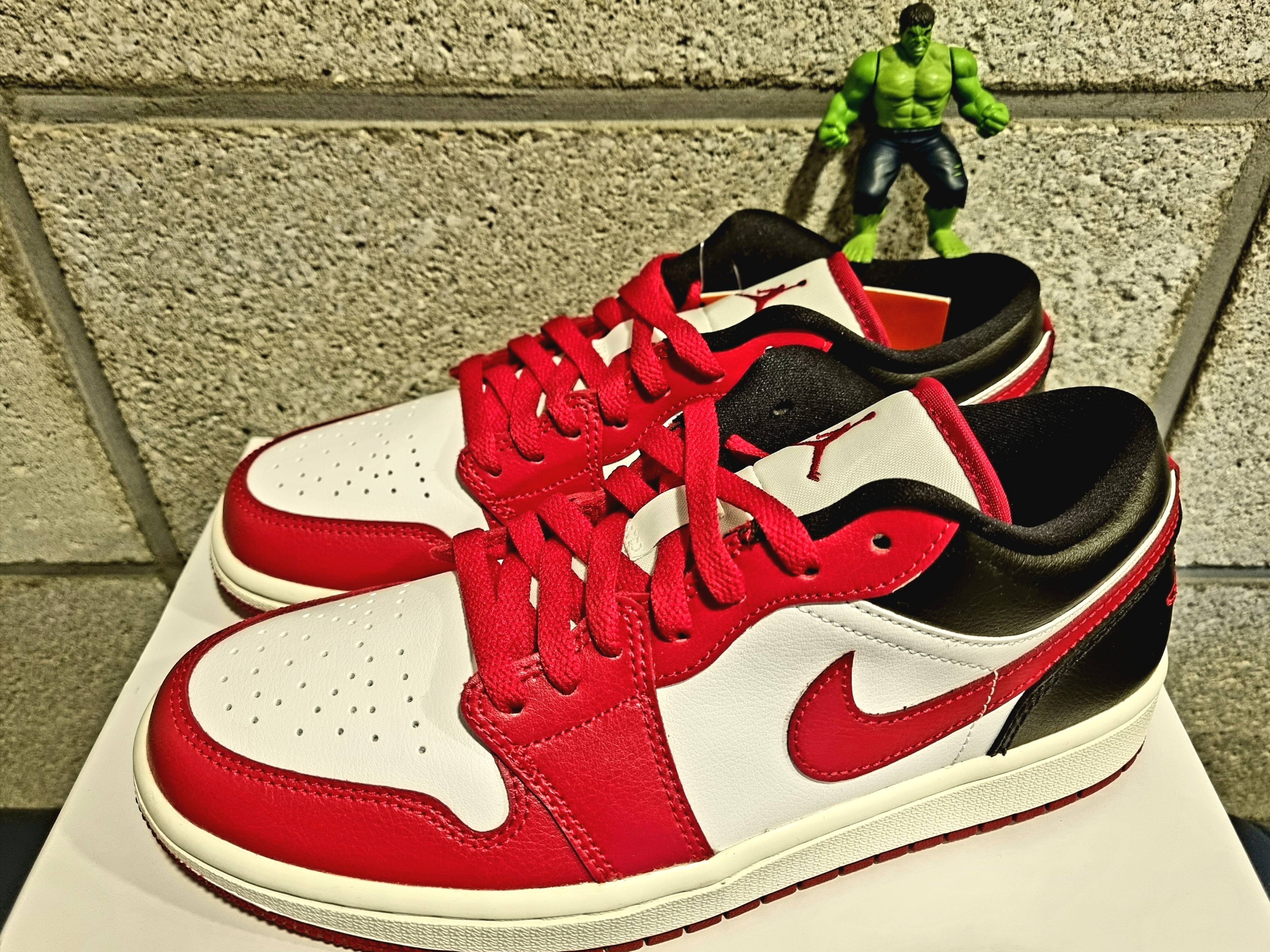 (W) Jordan 1 Low White Gym Red 착용 스타일 - 1